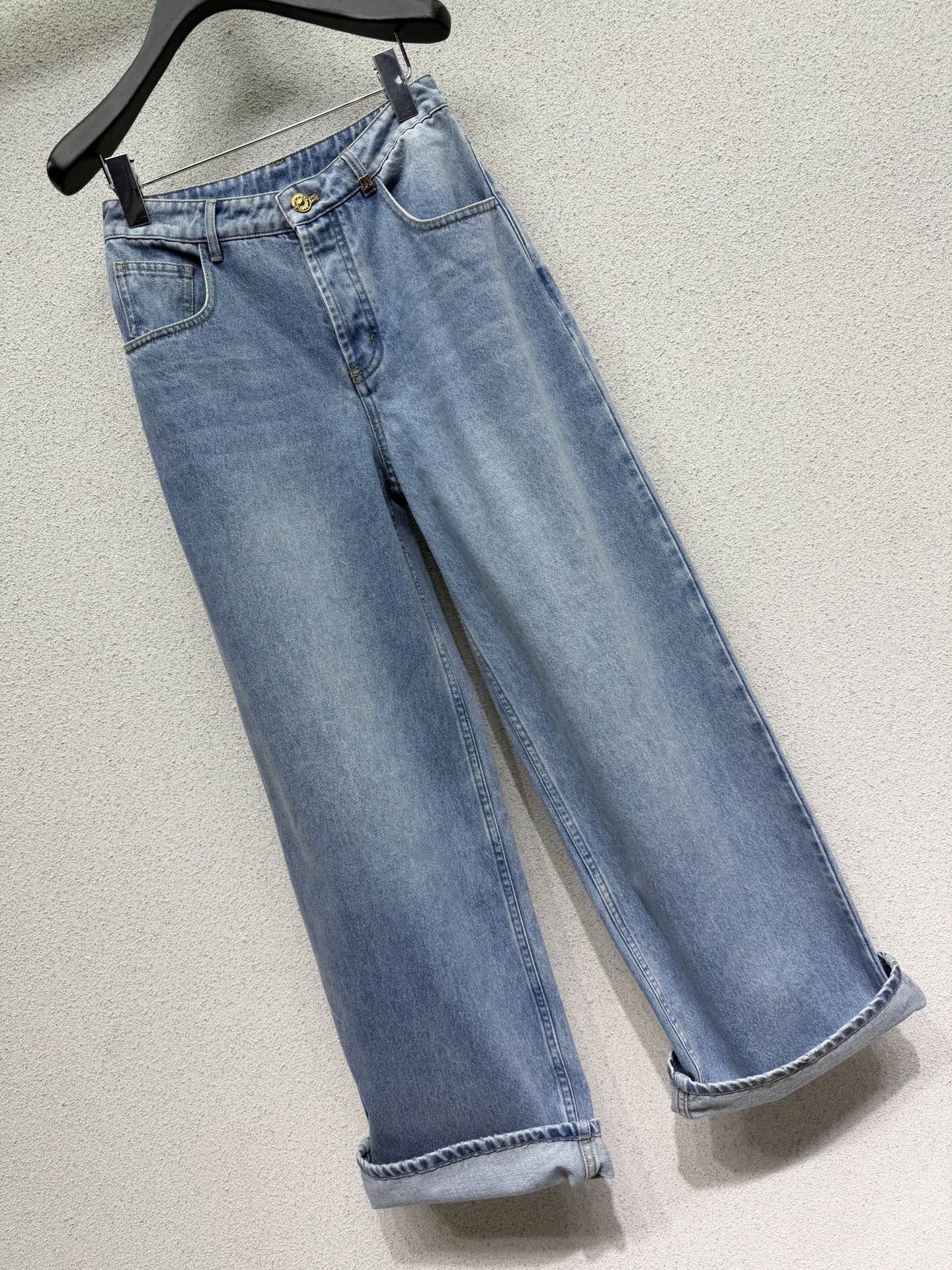 Wide-leg straight-leg jeans