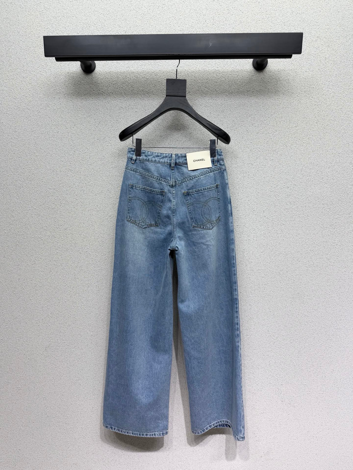 Wide-leg straight-leg jeans