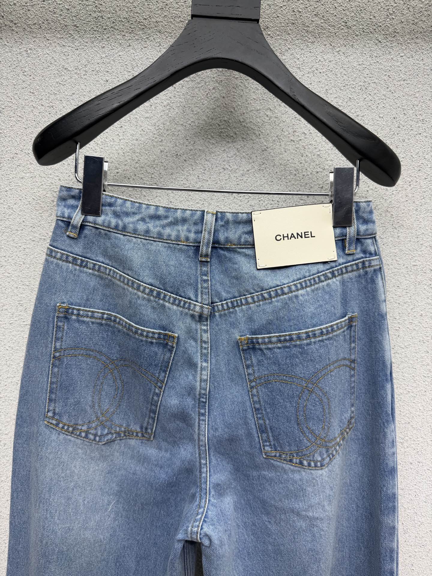 Wide-leg straight-leg jeans