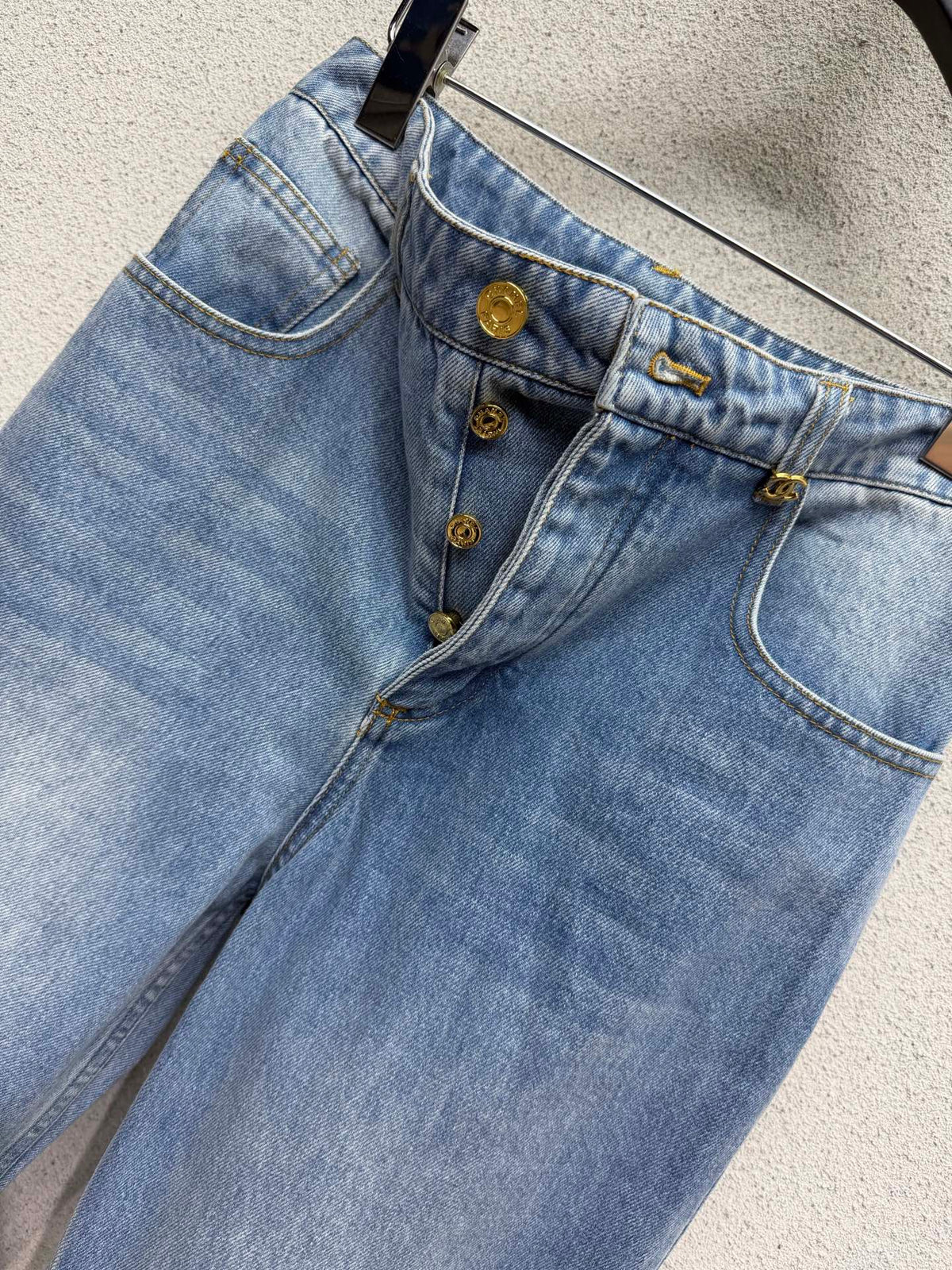 Straight-leg jeans