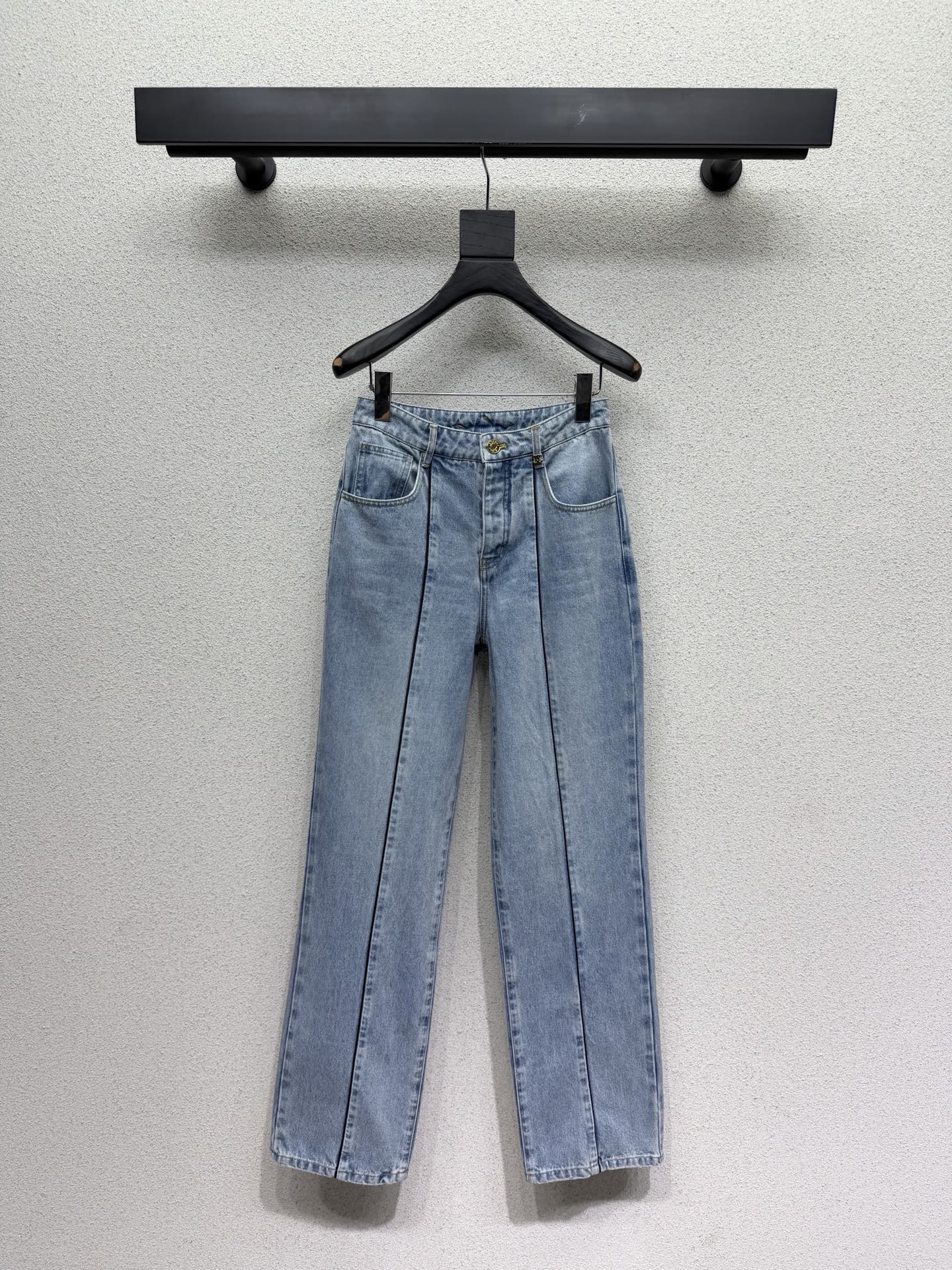 Straight-leg jeans