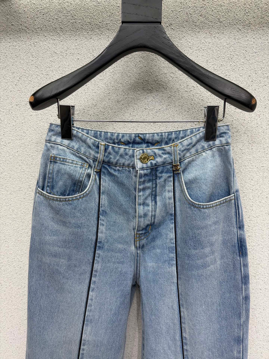 Straight-leg jeans