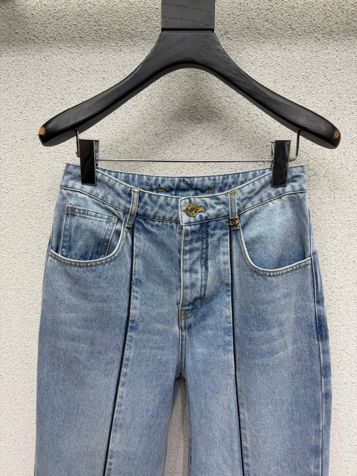 Straight-leg jeans