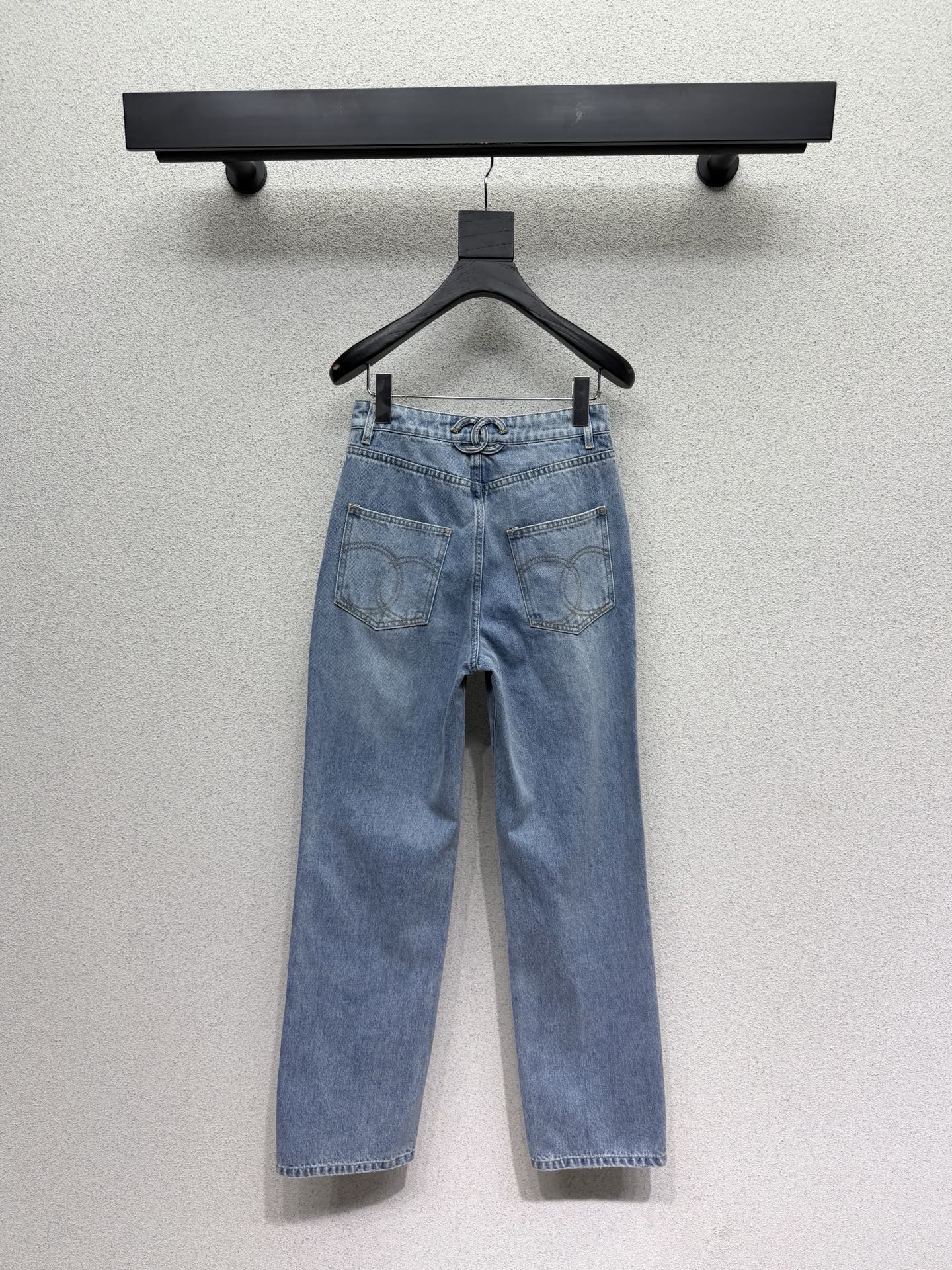 Straight-leg jeans