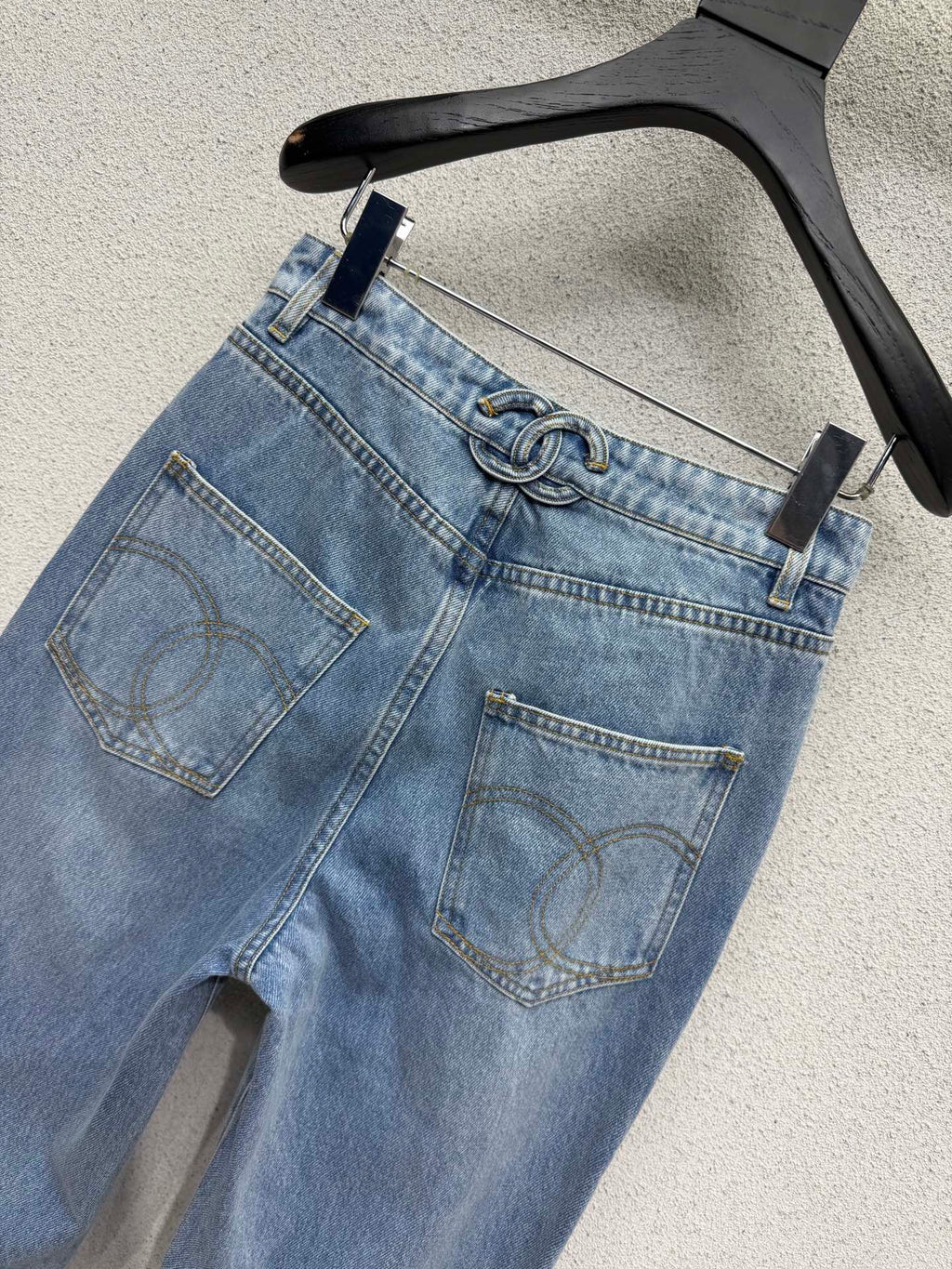 Straight-leg jeans