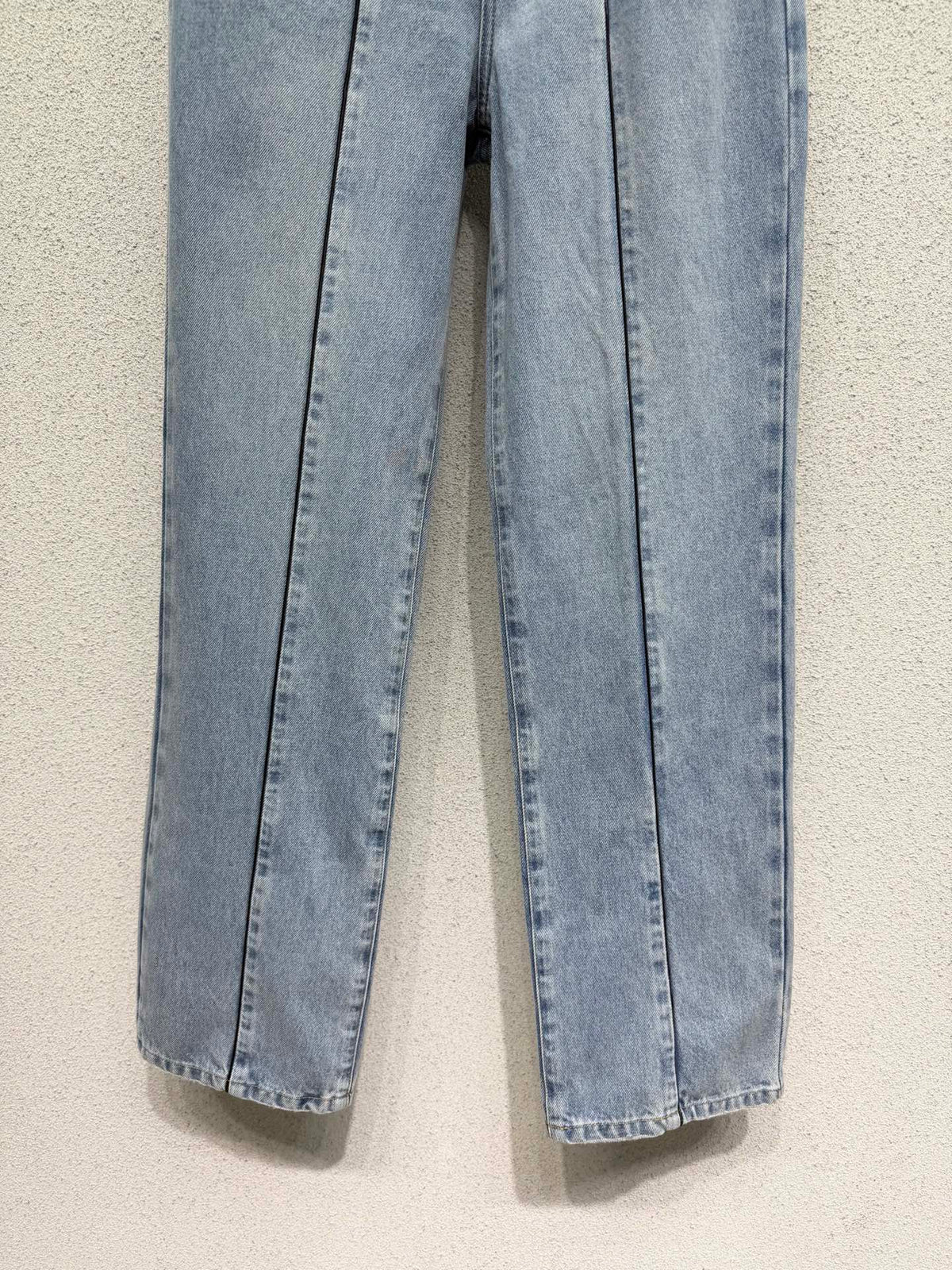 Straight-leg jeans