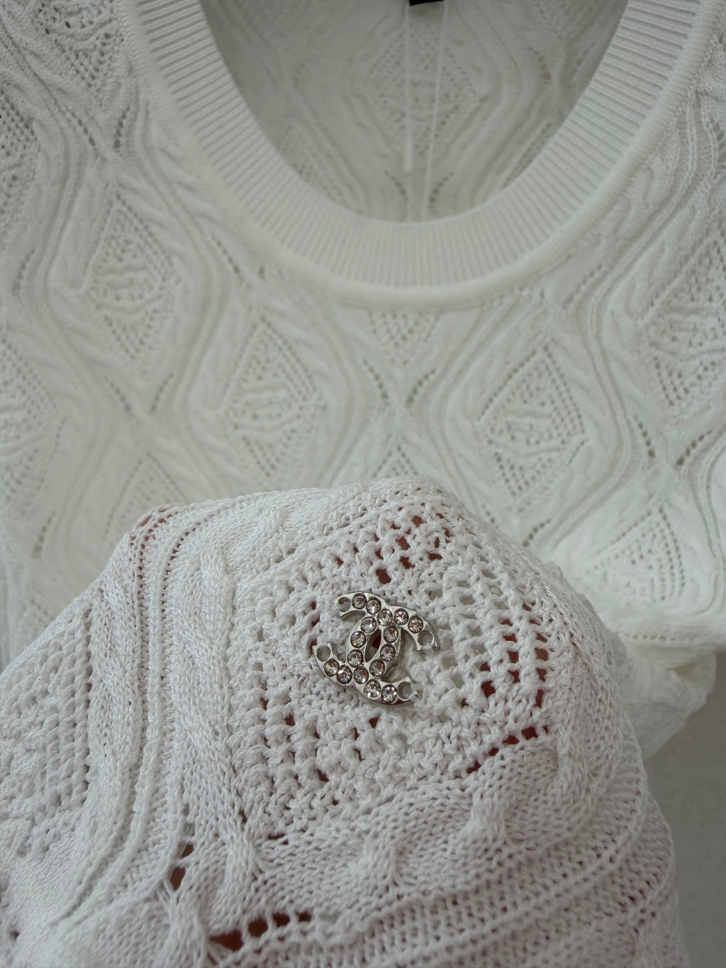 Ruffled round neck short sleeve