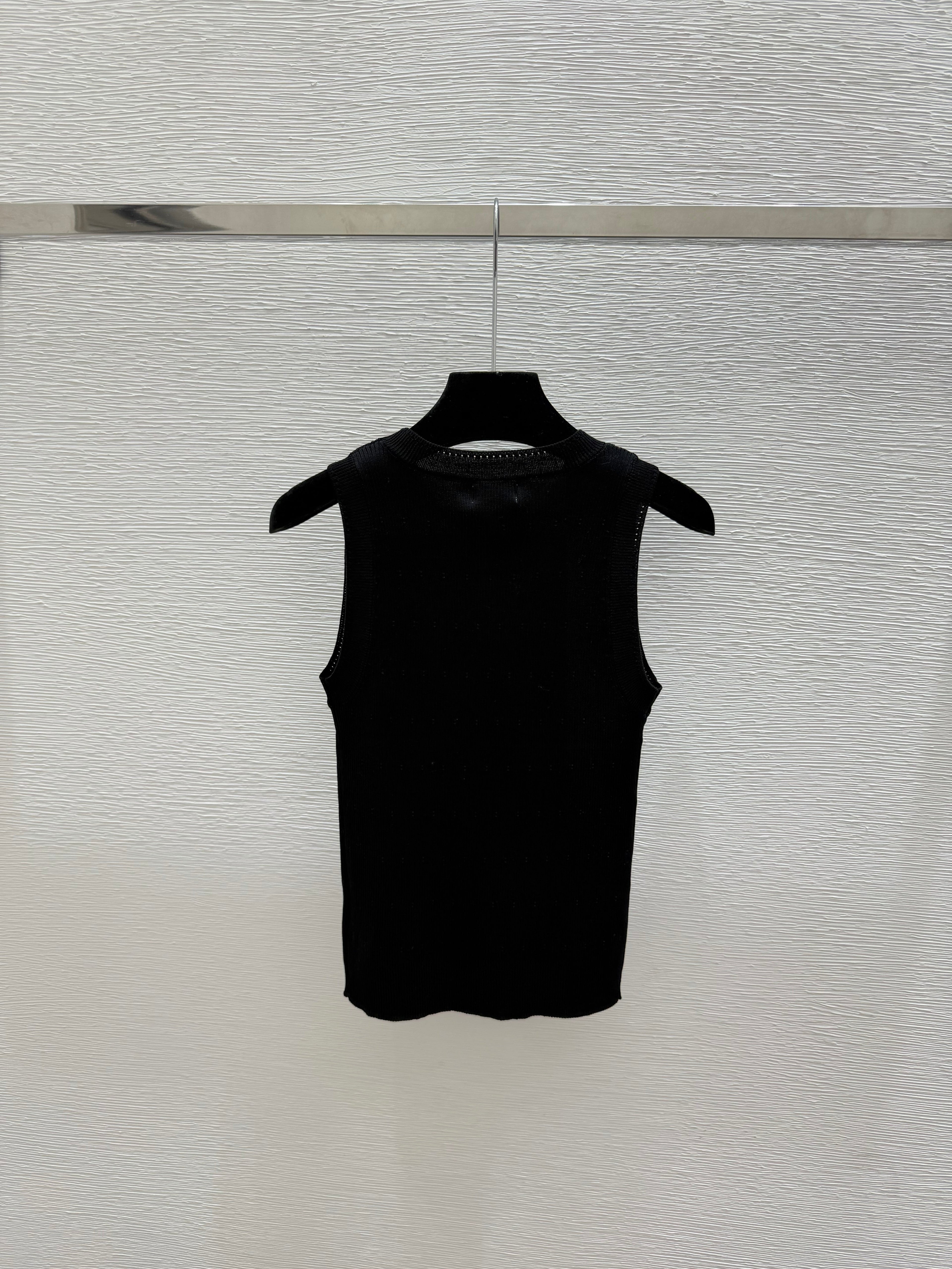 Solid color simple round neck knitted vest