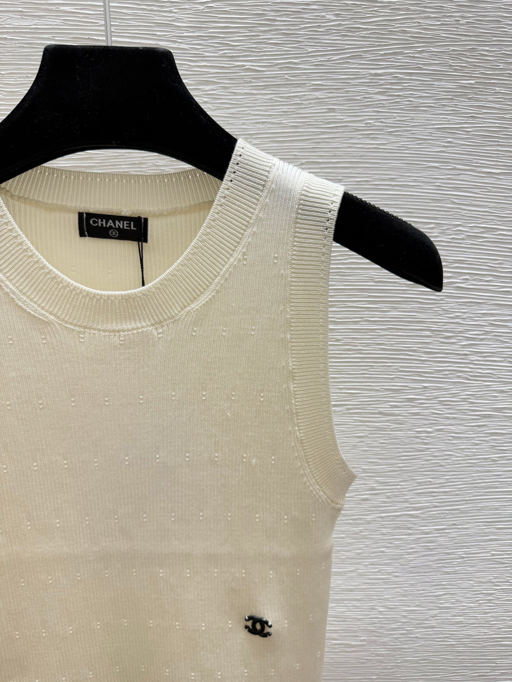 Solid color simple round neck knitted vest
