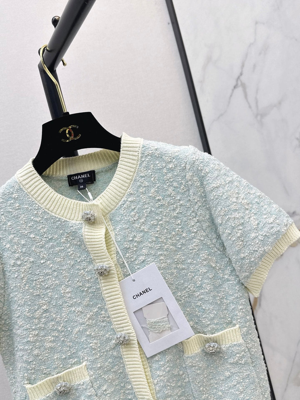 Chanel/Short-sleeved cardigan with contrasting trim