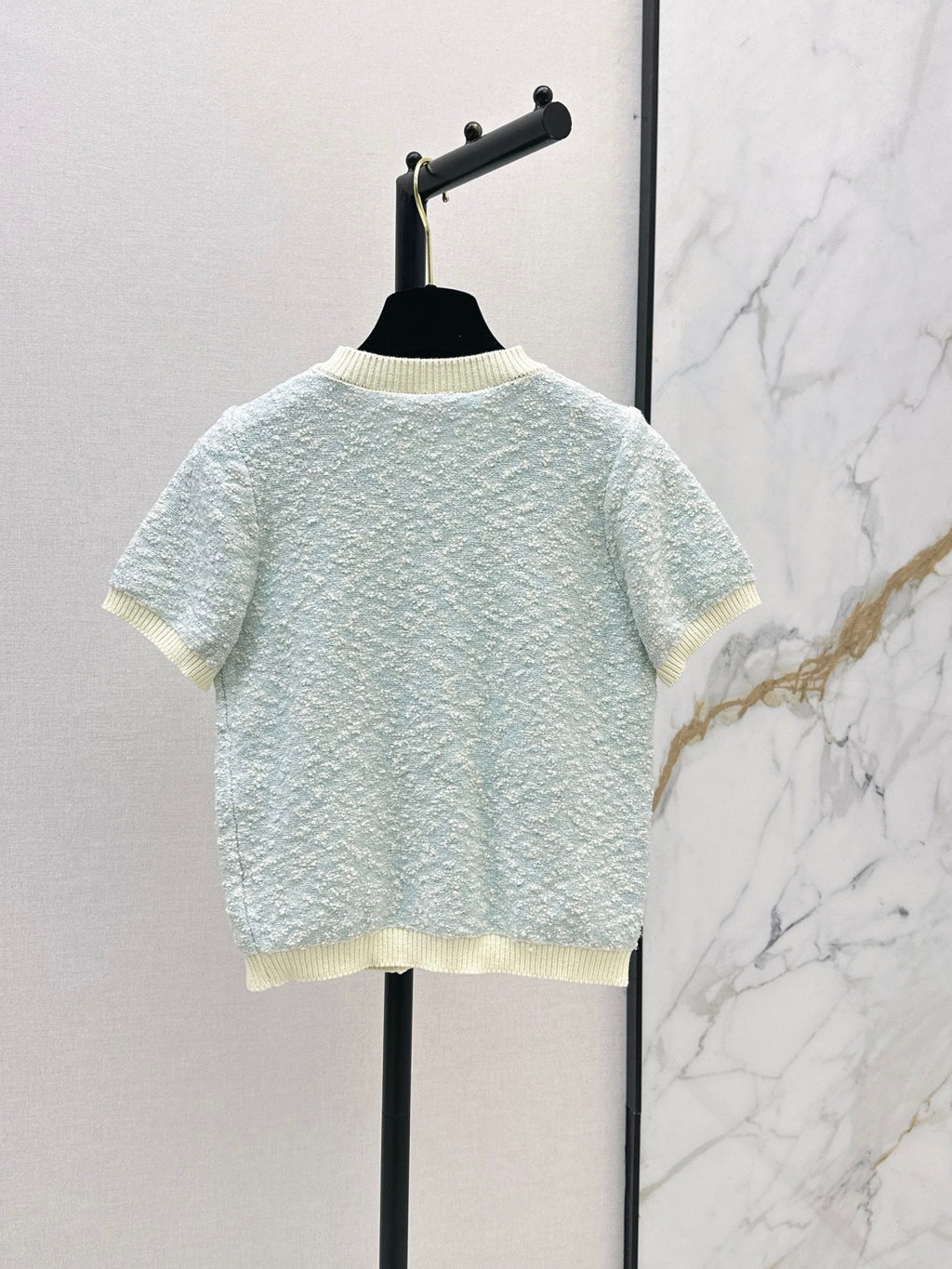 Chanel/Short-sleeved cardigan with contrasting trim