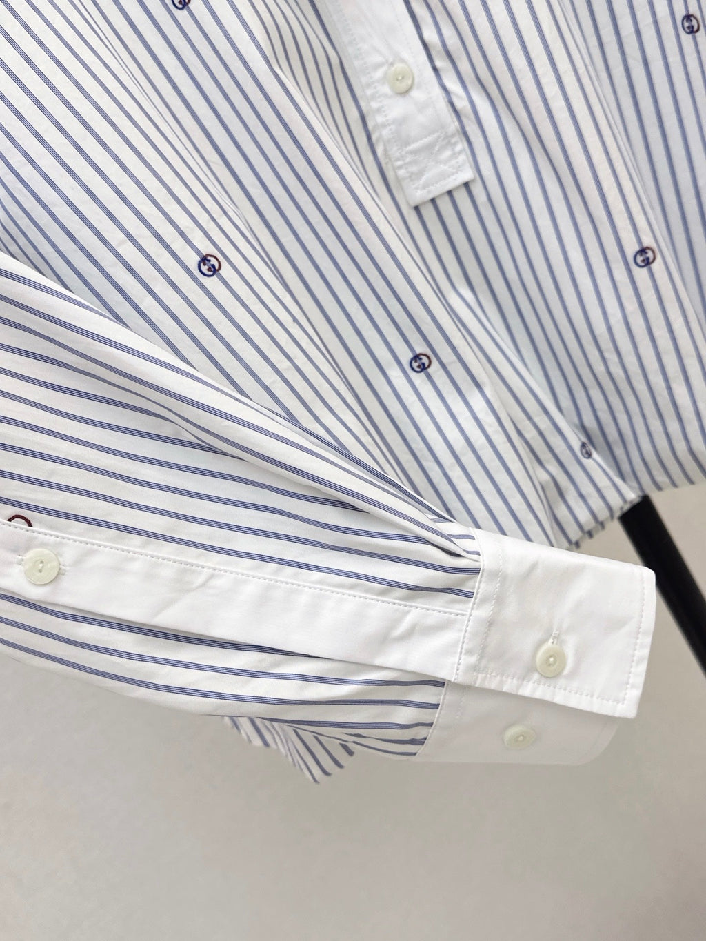 Gucci/Loose-fit striped shirt with a classic collar