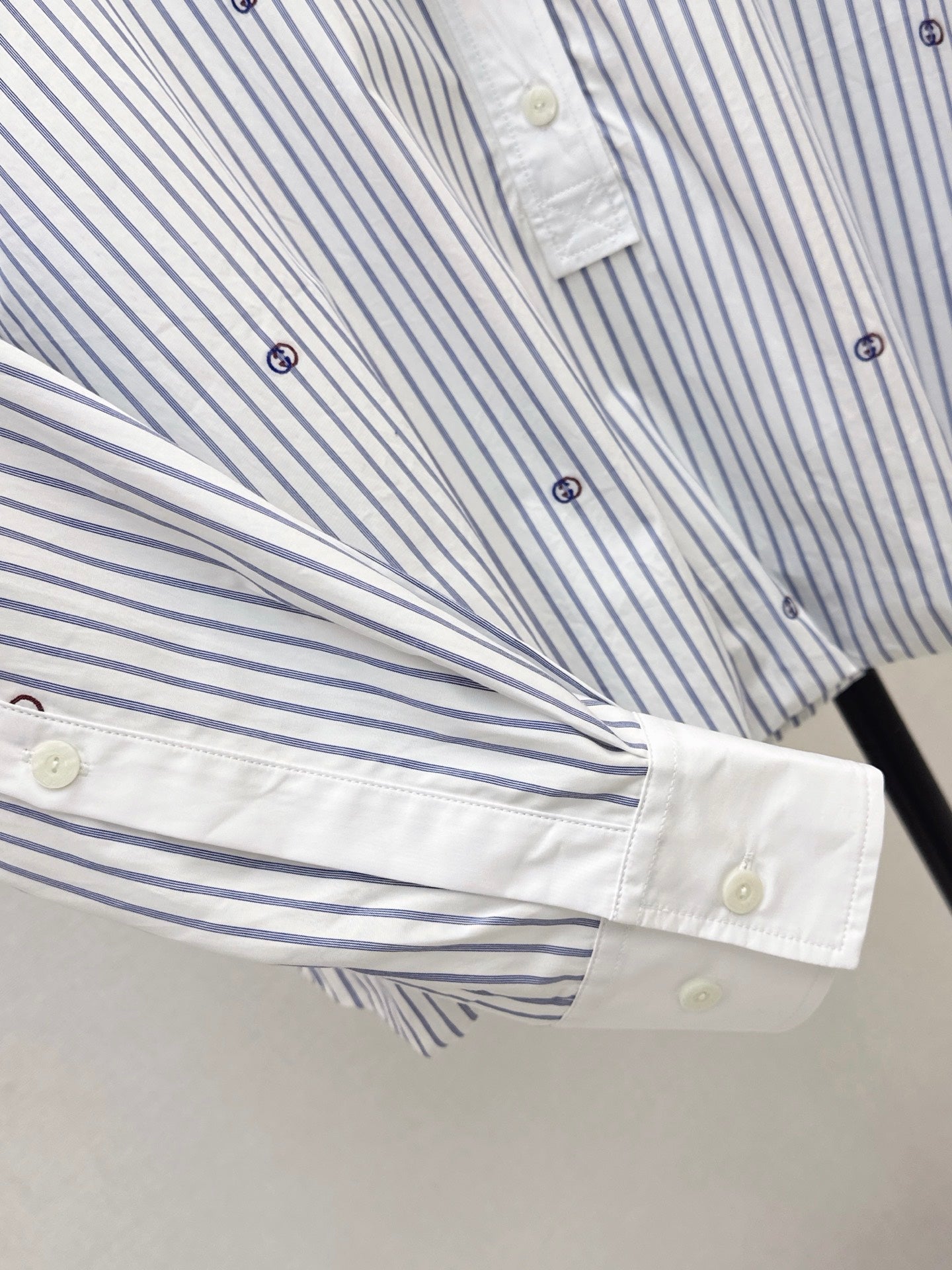 Gucci/Loose-fit striped shirt with a classic collar