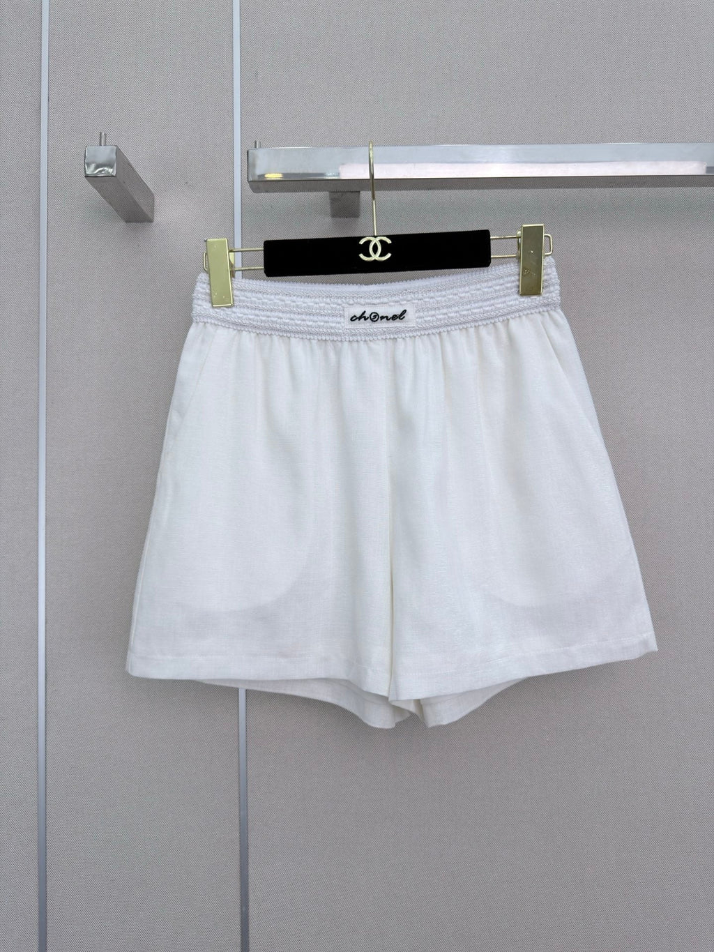 Chanel/Elastic-waist shorts