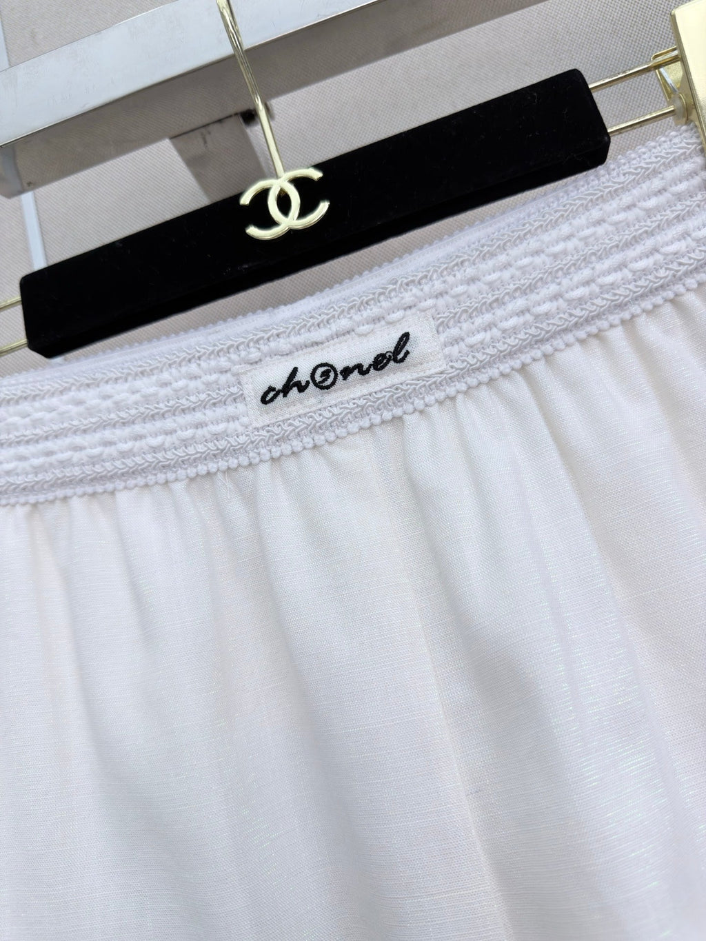 Chanel/Elastic-waist shorts