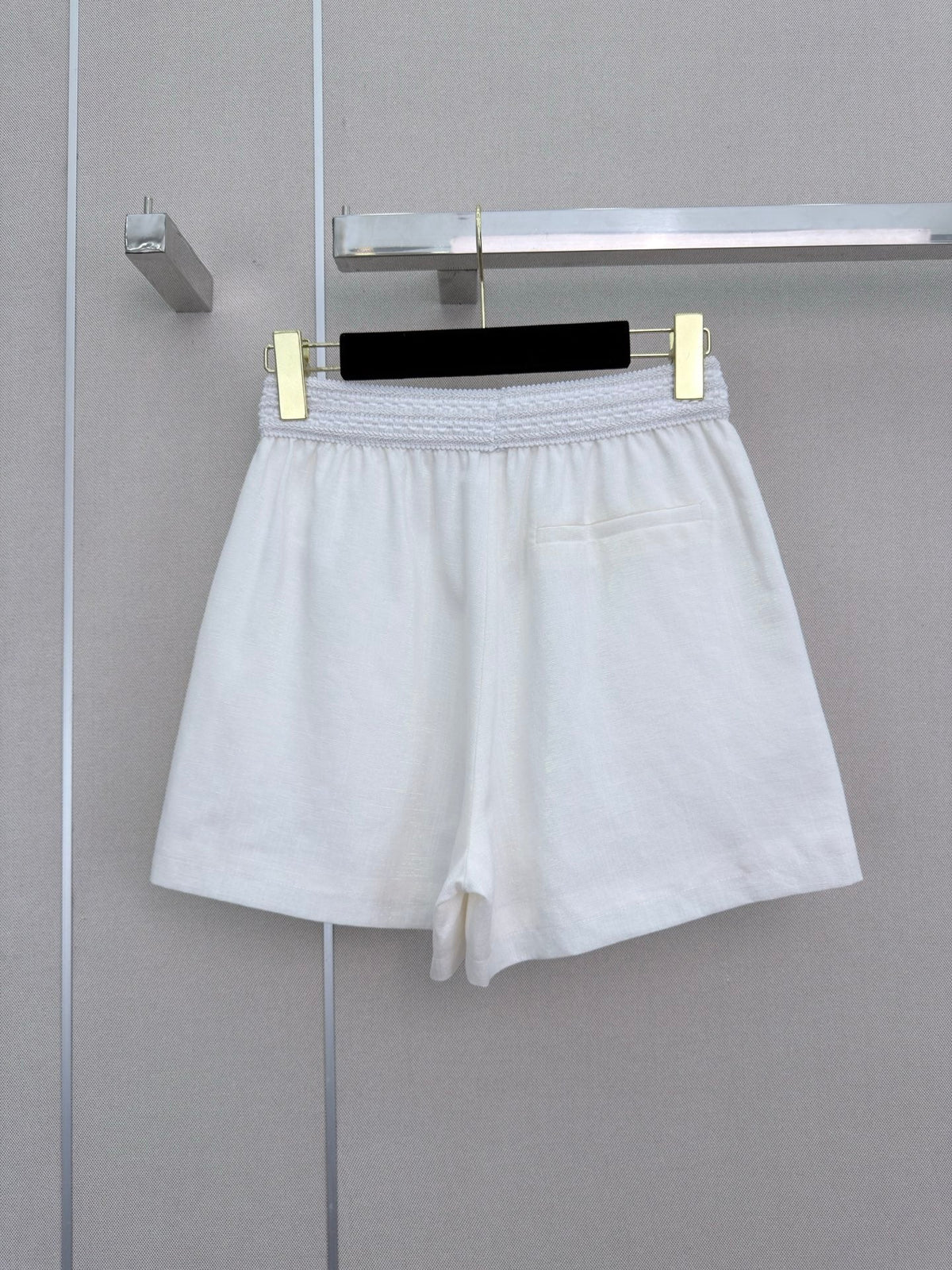 Chanel/Elastic-waist shorts