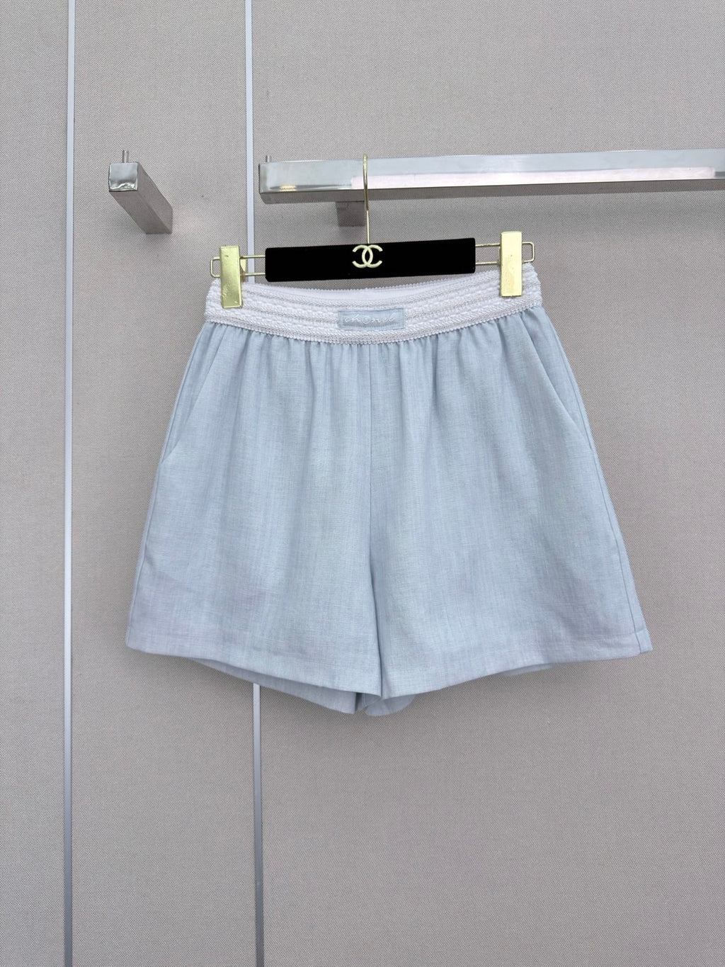 Chanel/Elastic-waist shorts