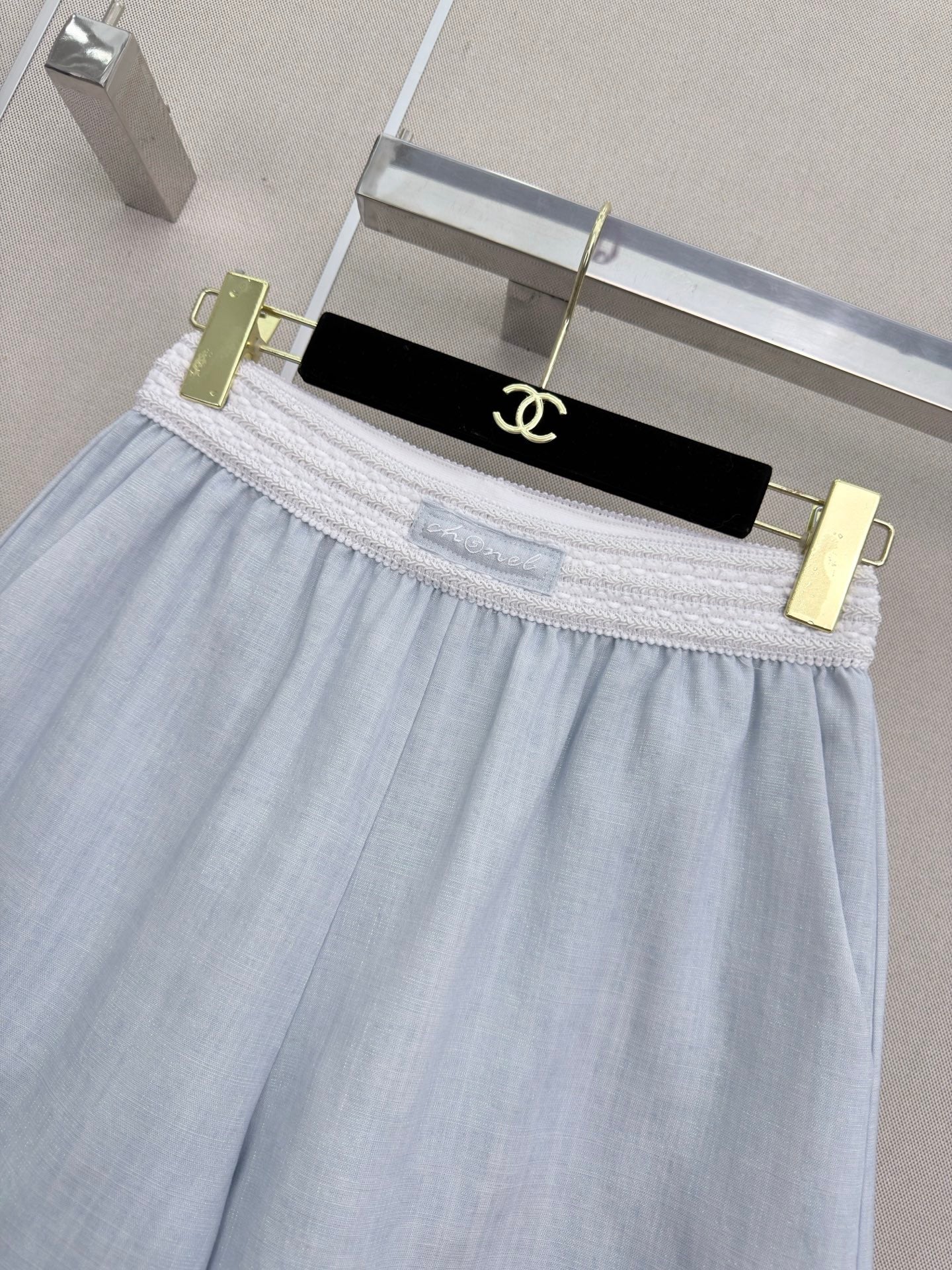 Chanel/Elastic-waist shorts