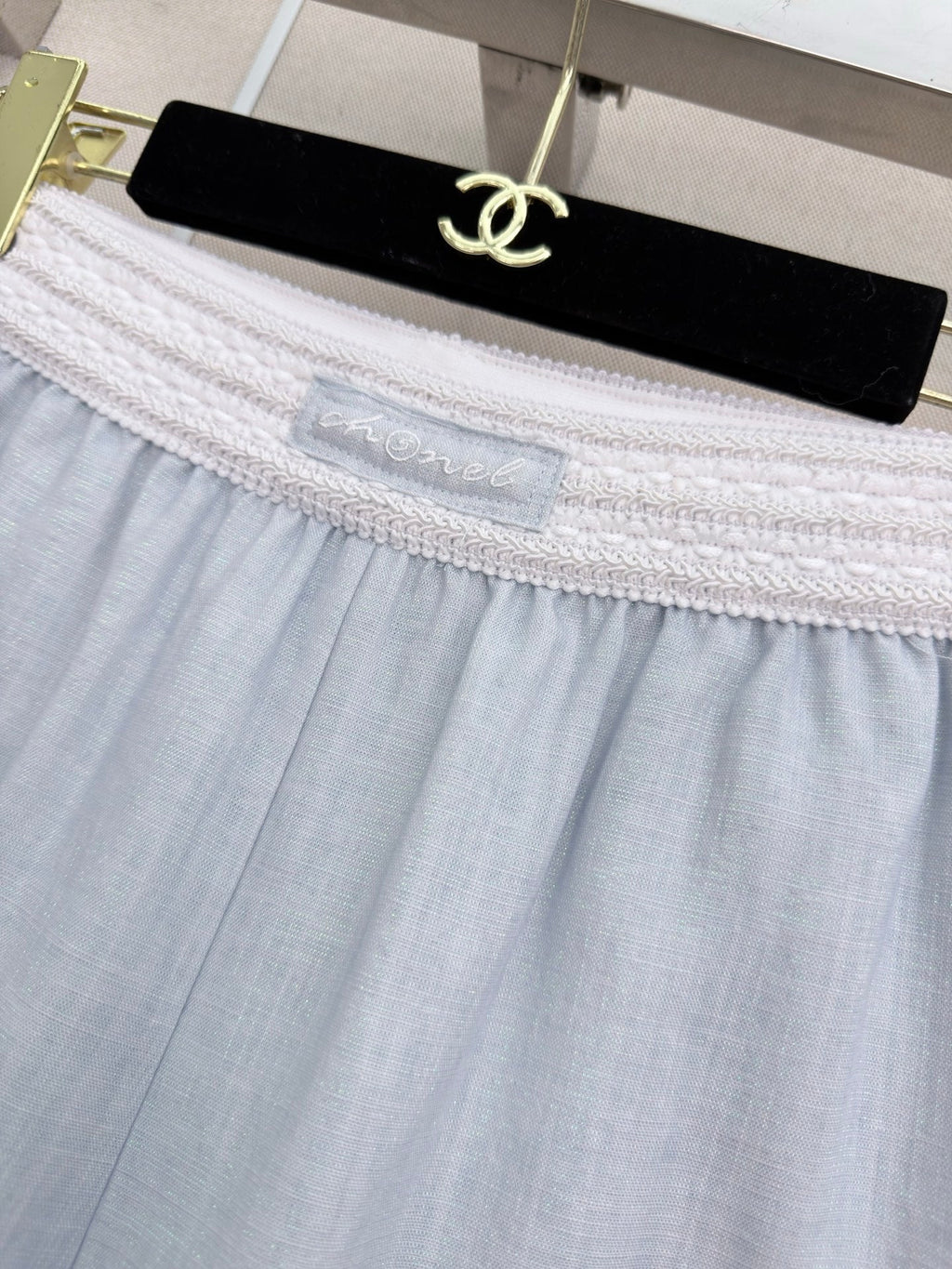 Chanel/Elastic-waist shorts