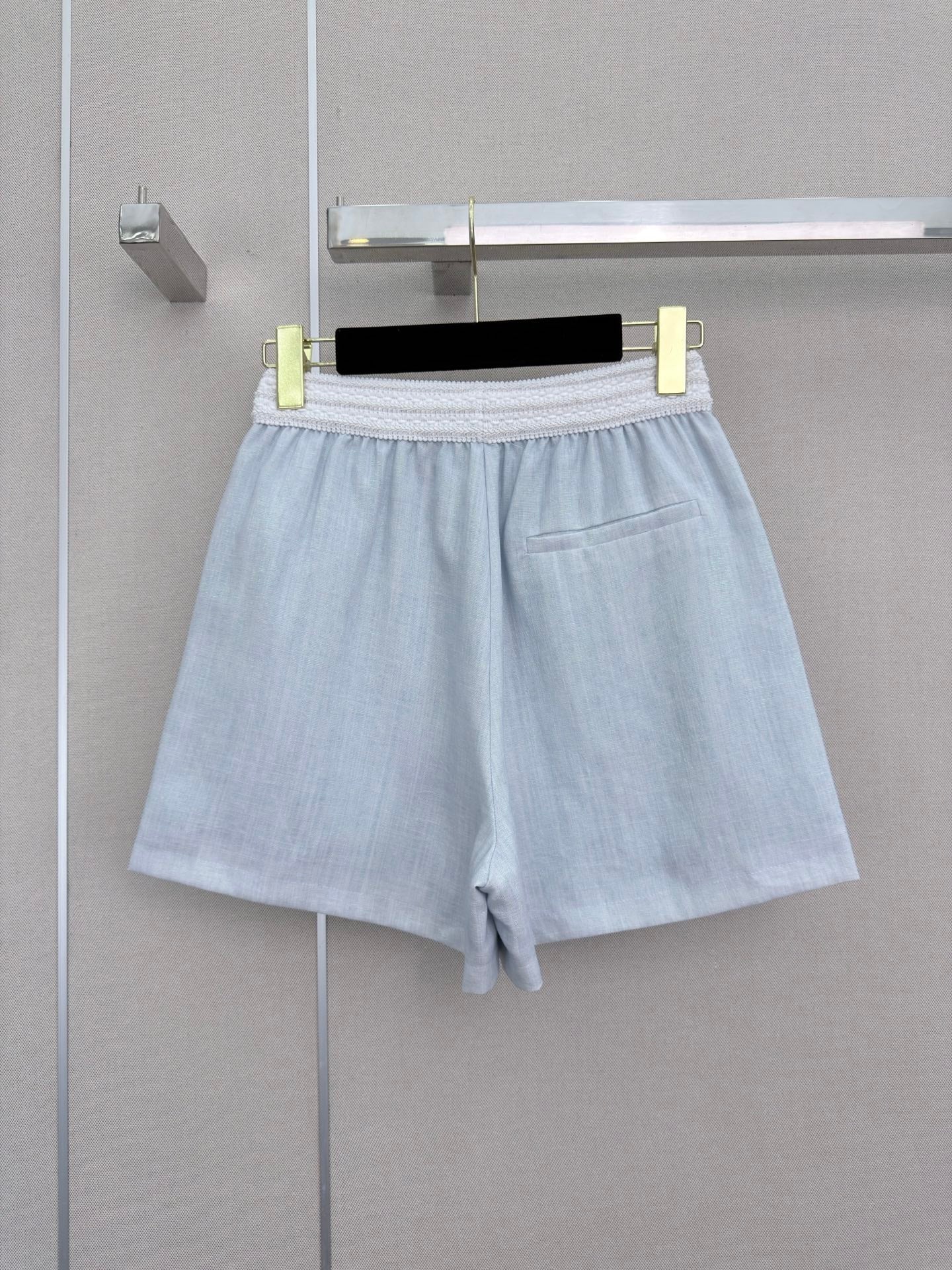 Chanel/Elastic-waist shorts