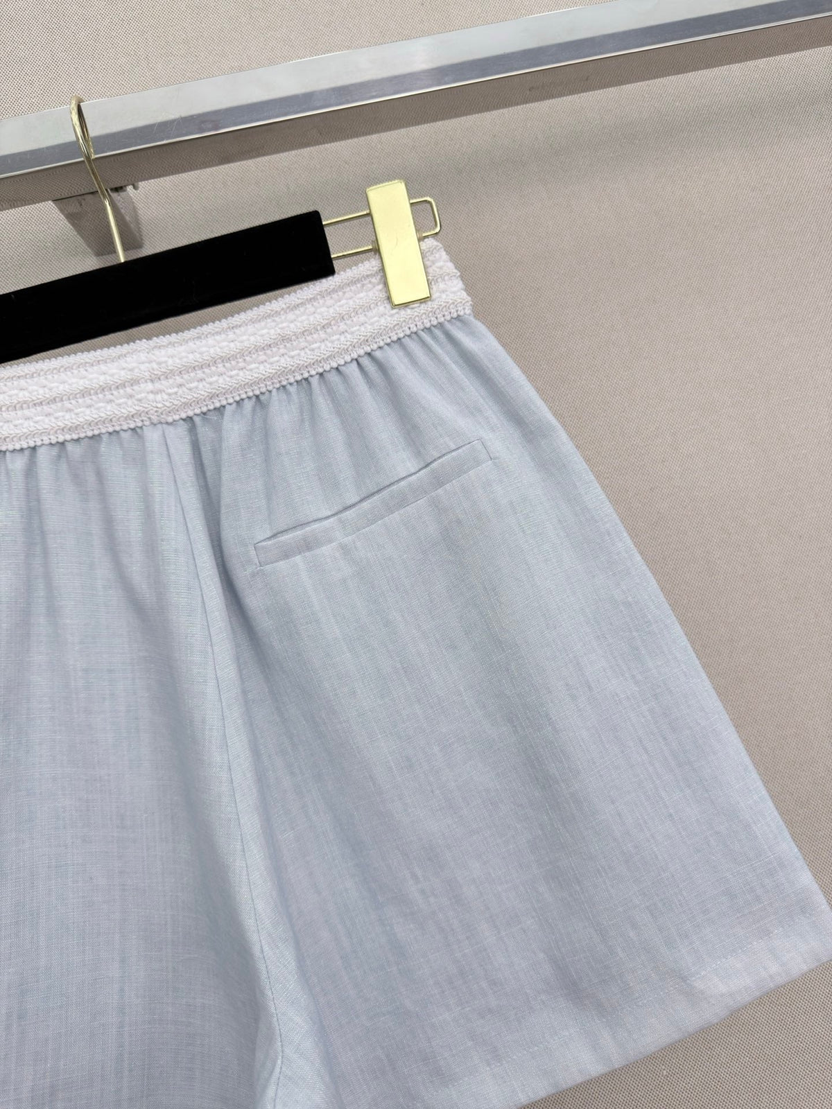 Chanel/Elastic-waist shorts