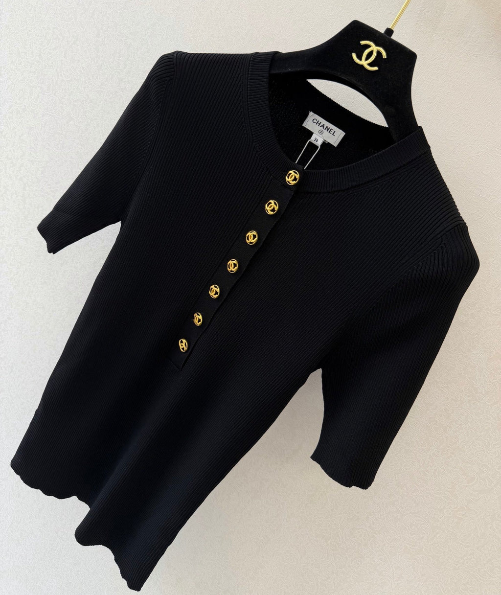 Chanel/partial-button-front top