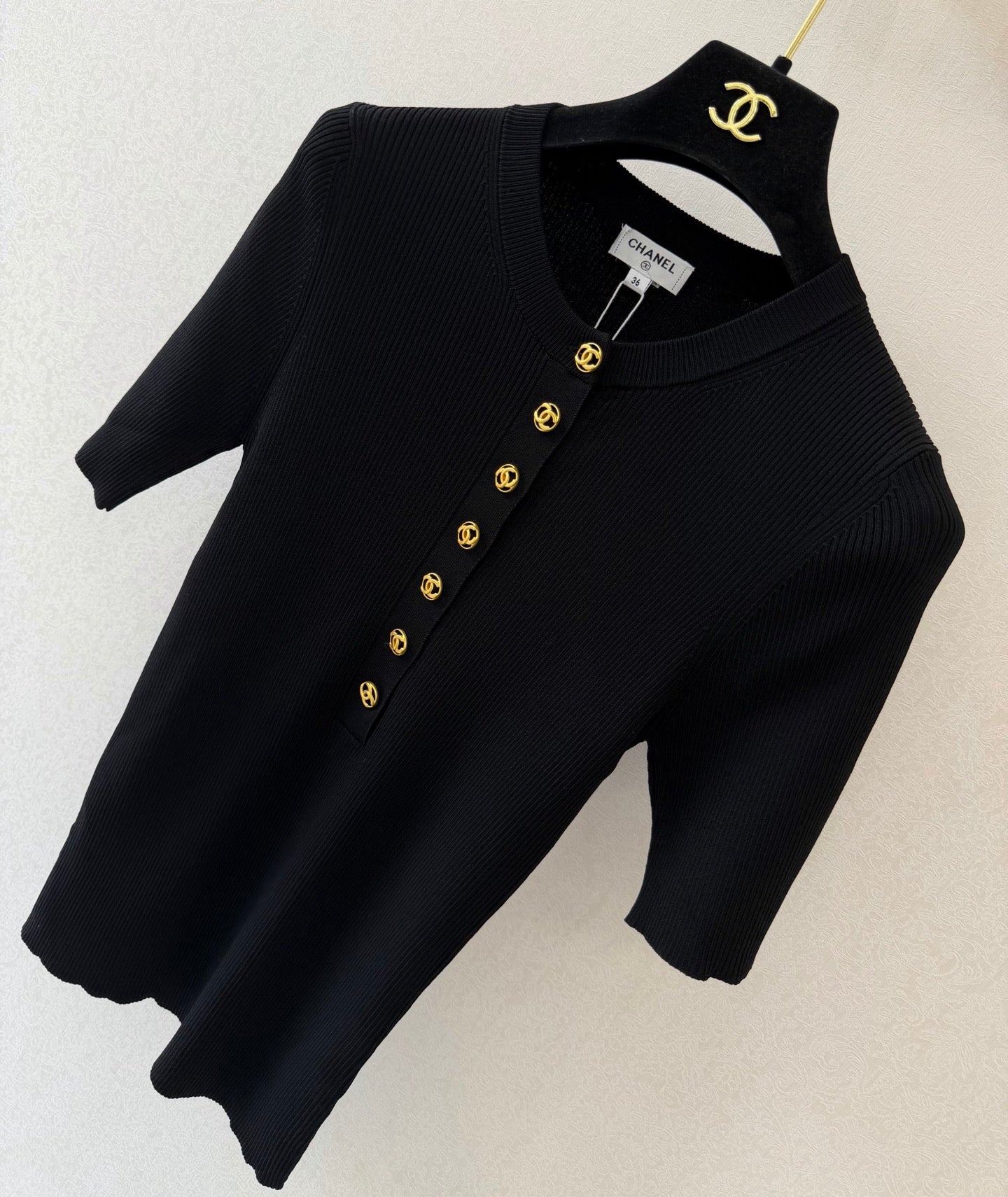 Chanel/partial-button-front top
