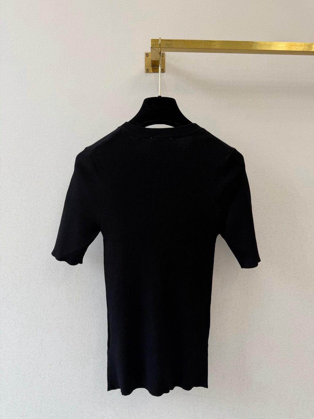 Chanel/partial-button-front top