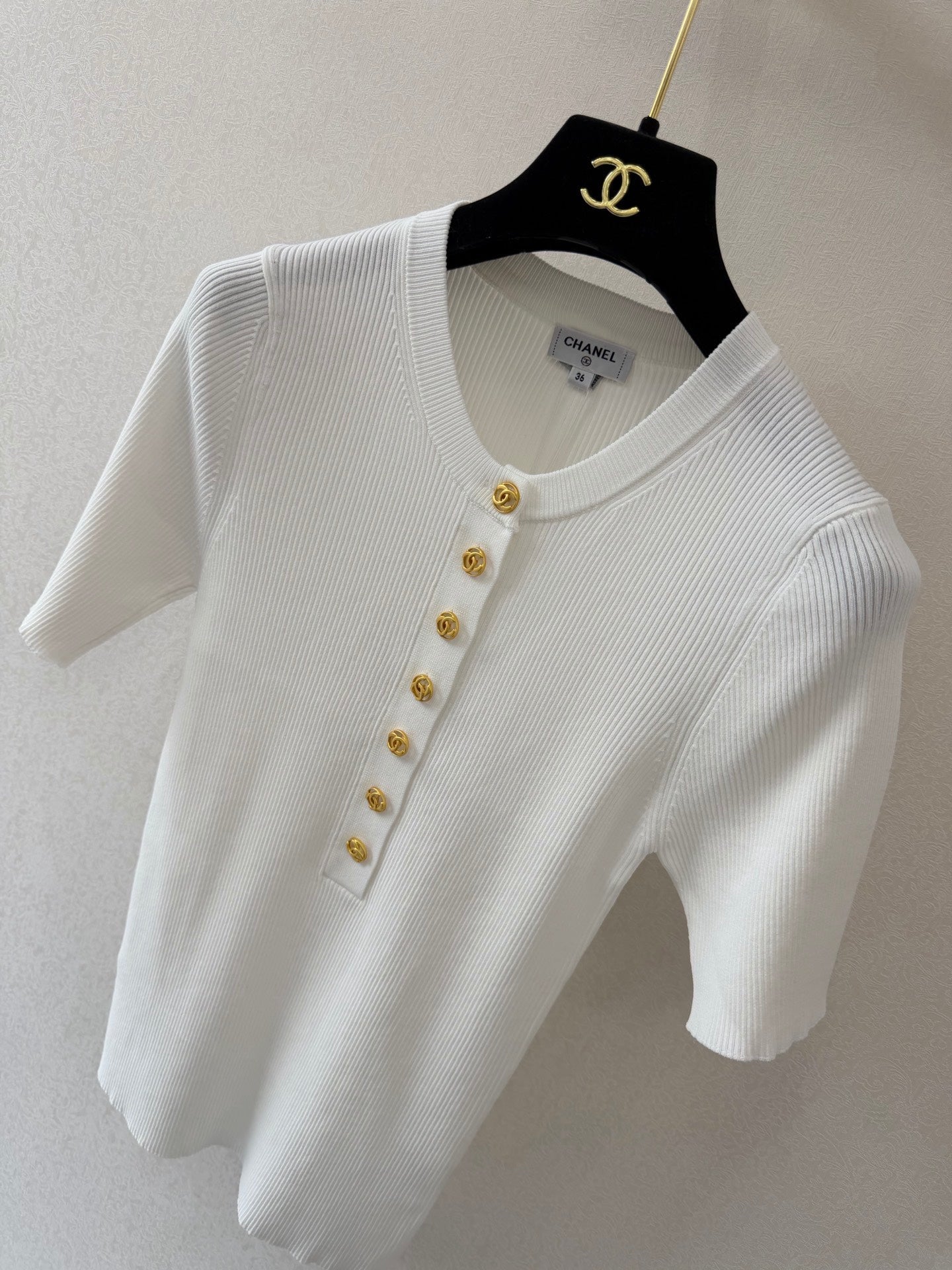 Chanel/partial-button-front top