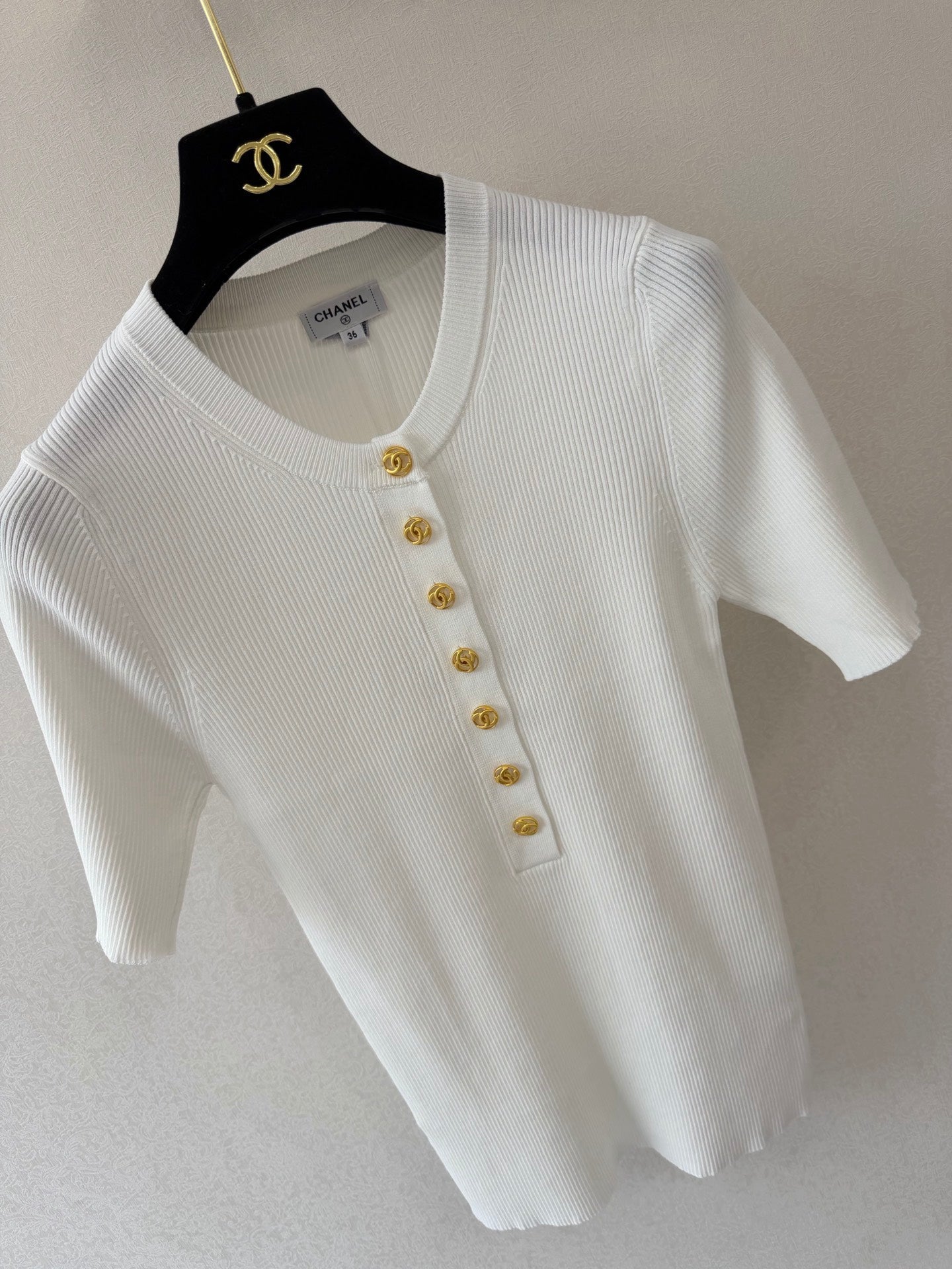 Chanel/partial-button-front top