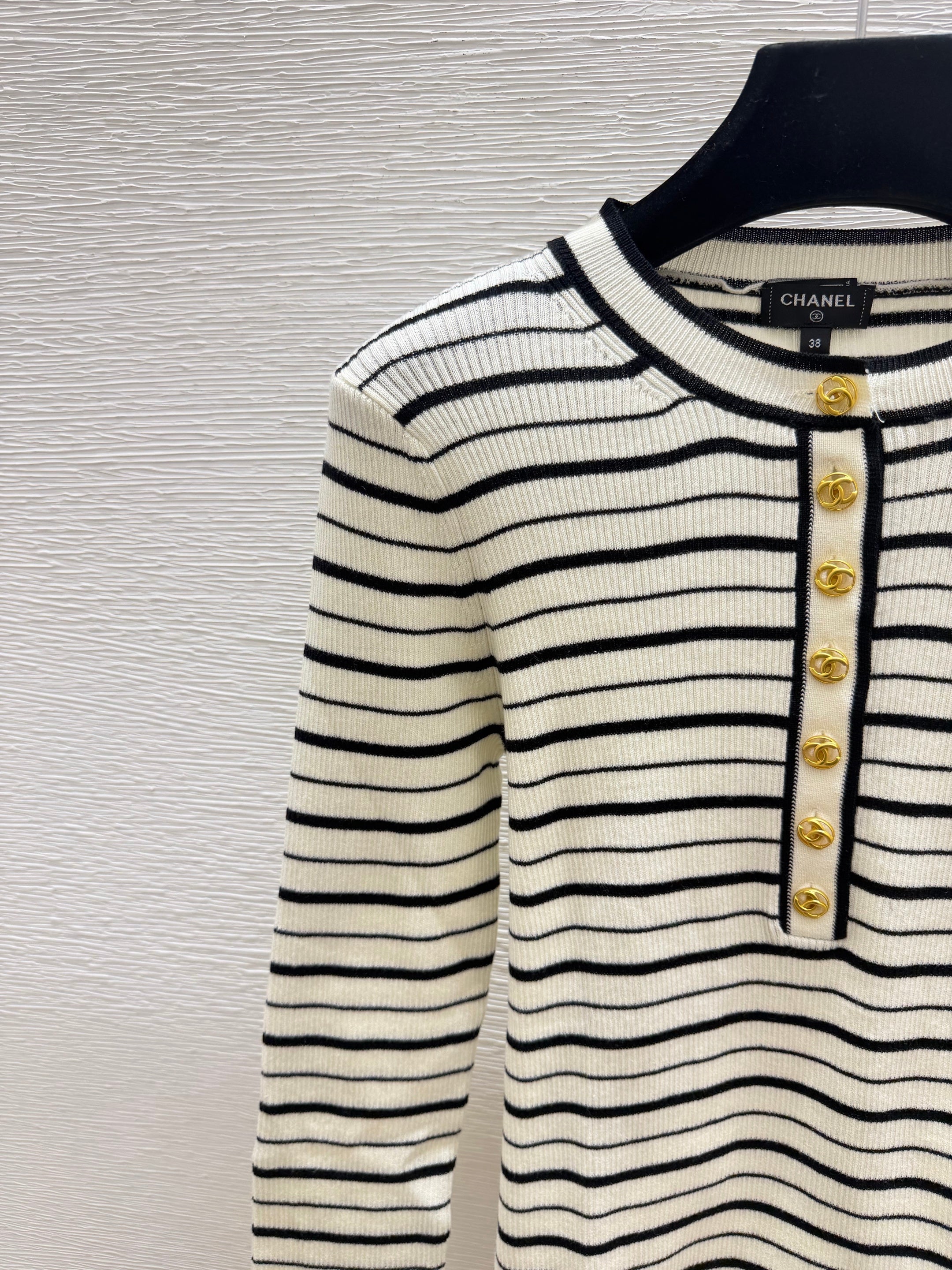 Chanel/Long-sleeve color-block striped knit top