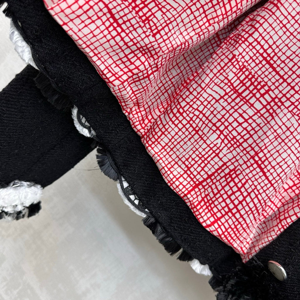 Chanel/Frayed-Edge Tweed Jacket