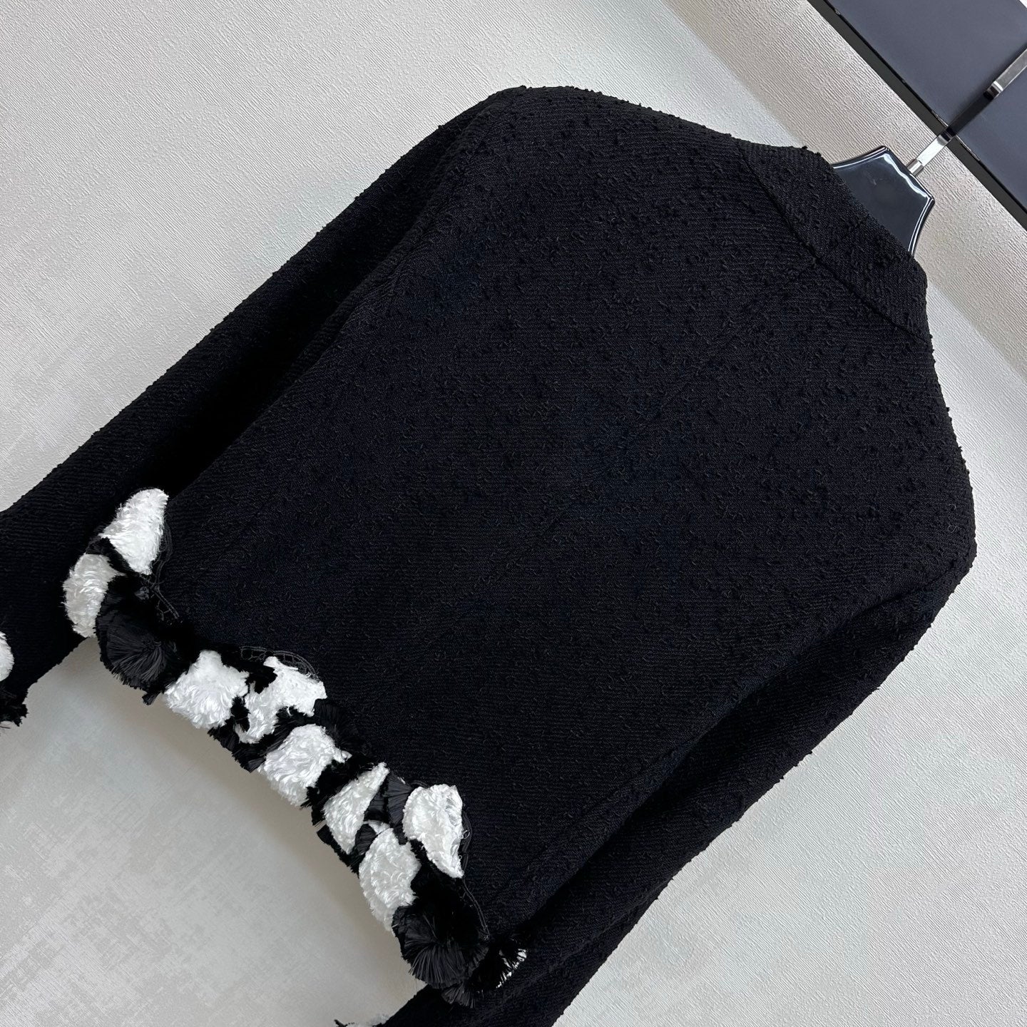 Chanel/Frayed-Edge Tweed Jacket