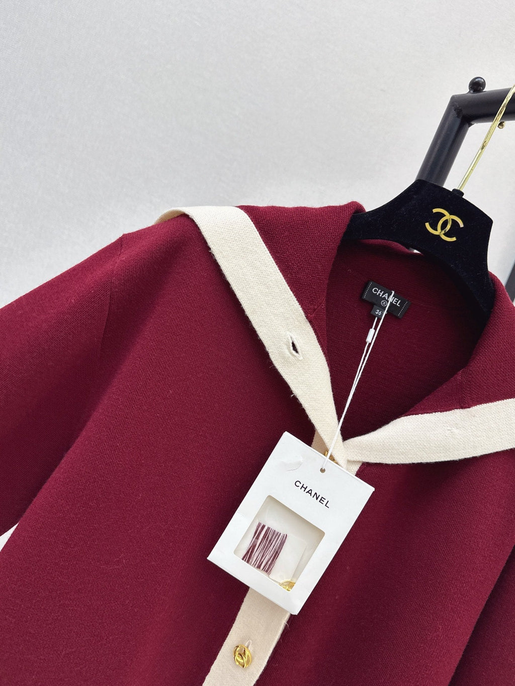 Chanel/Color-block knit cardigan featuring a nautical-style collar