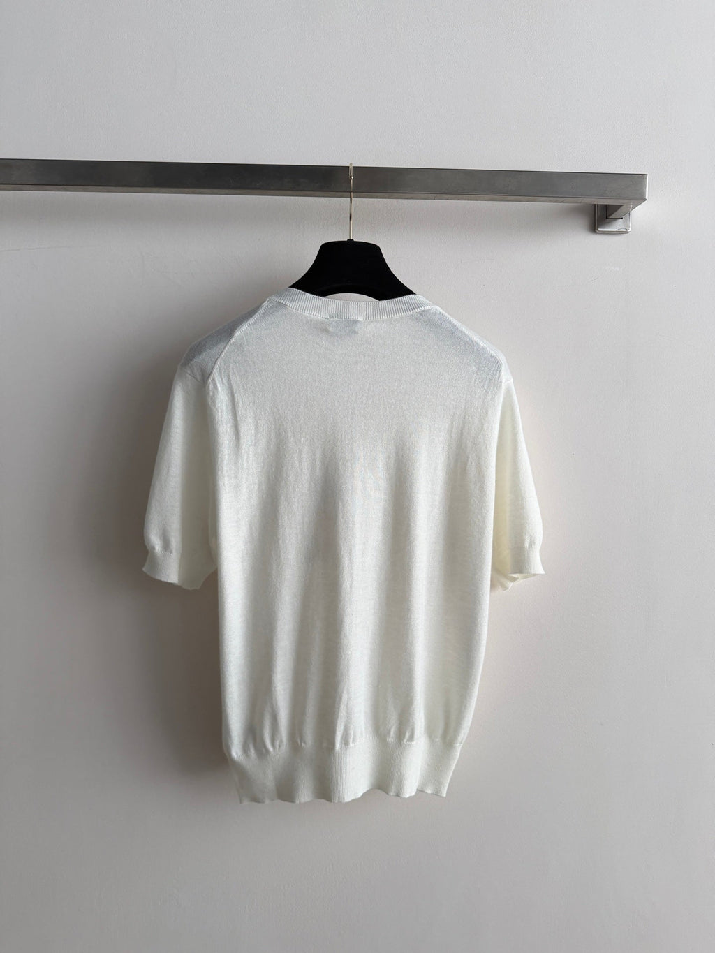 Short-sleeved knit top