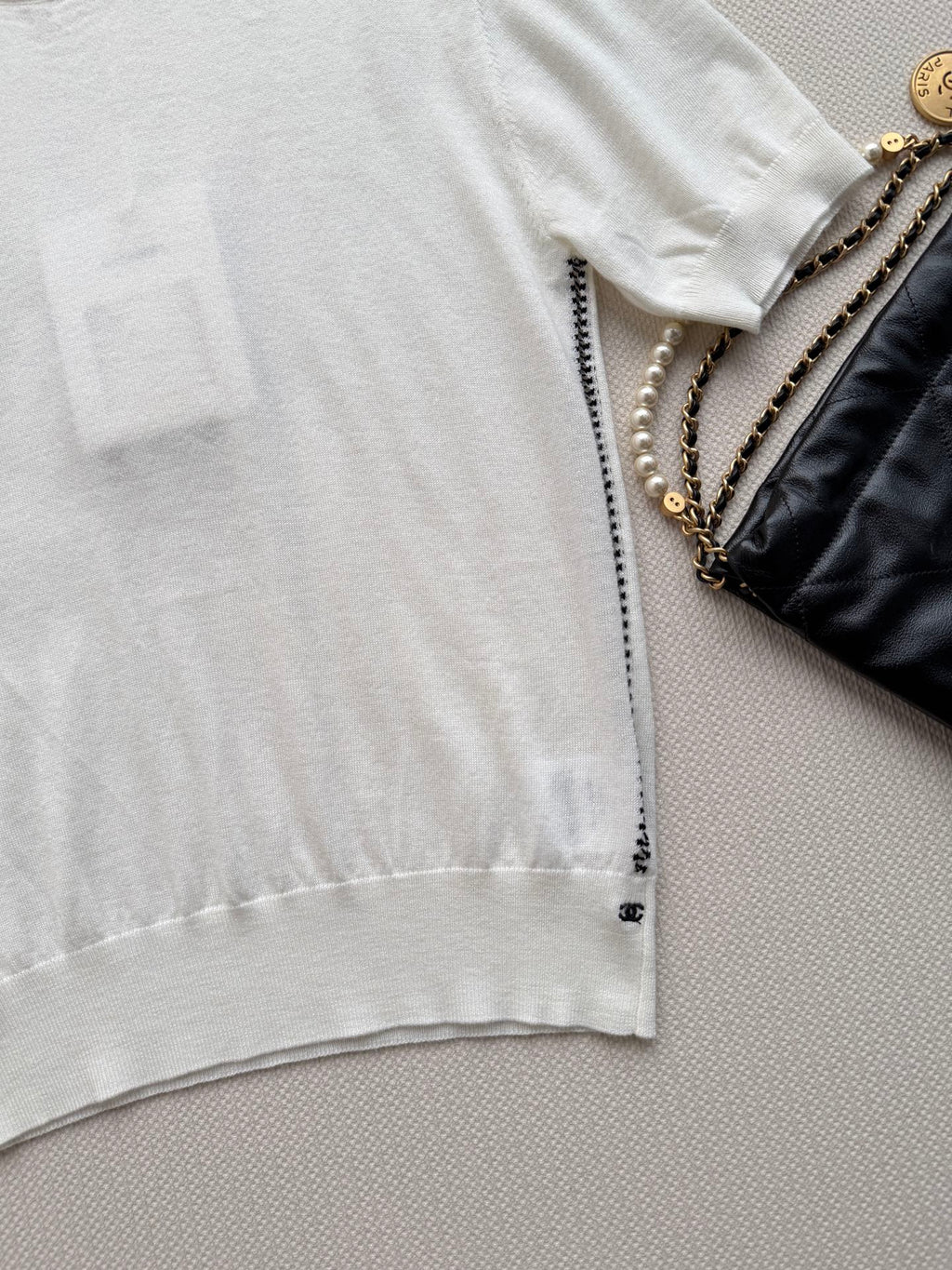 Short-sleeved knit top