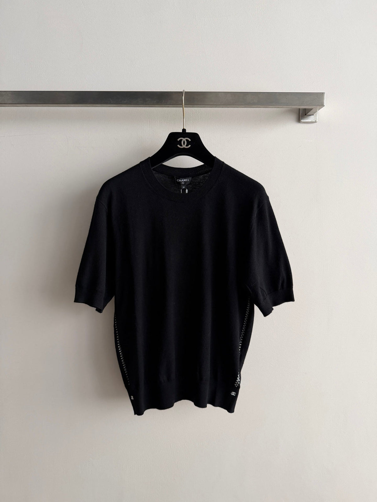 Short-sleeved knit top