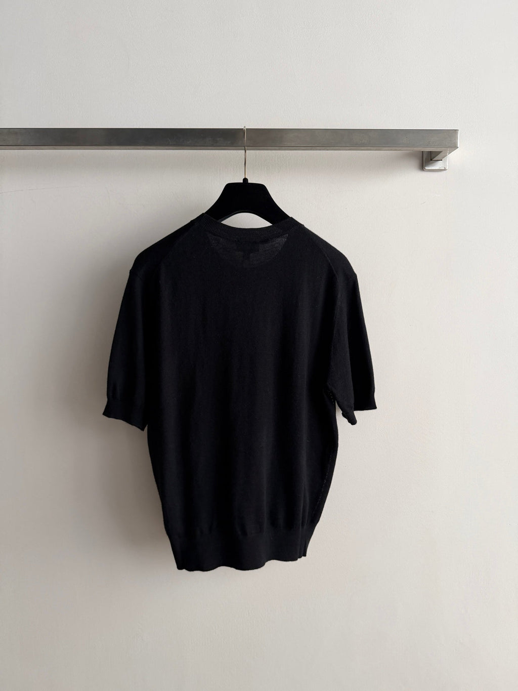 Short-sleeved knit top