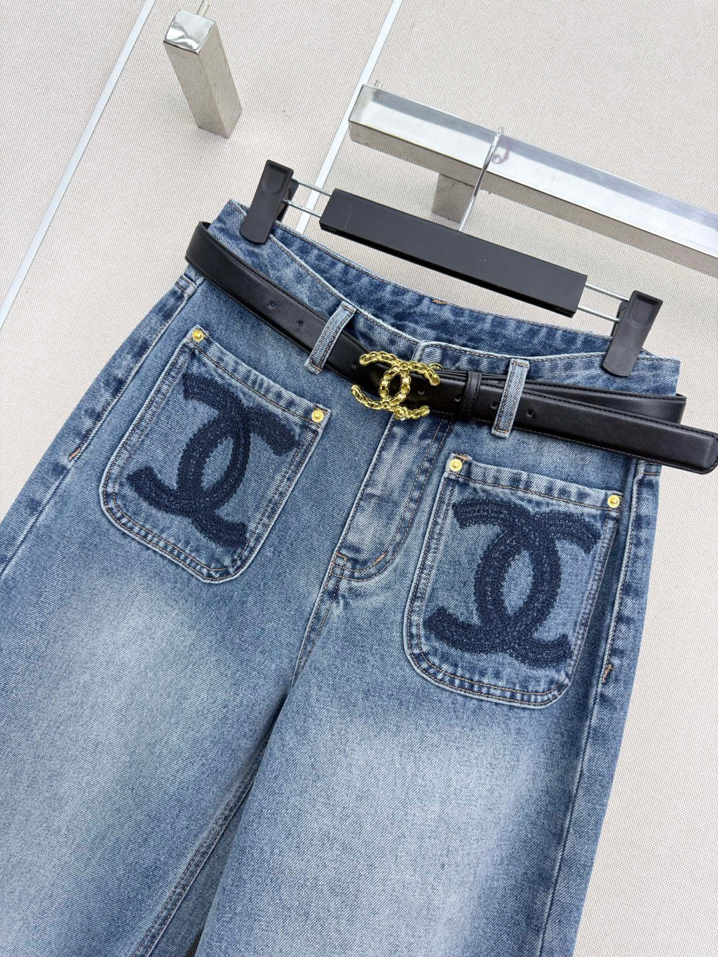 Wide-leg jeans with pockets