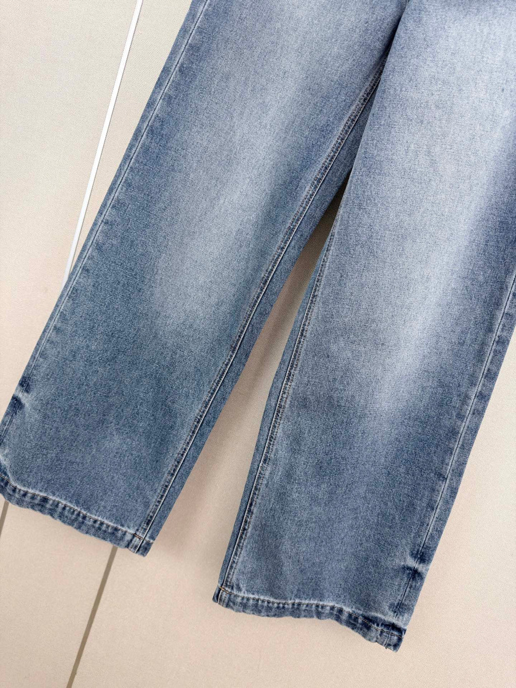 Wide-leg jeans with pockets