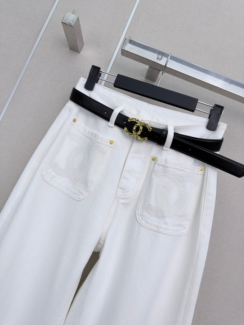 Wide-leg jeans with pockets
