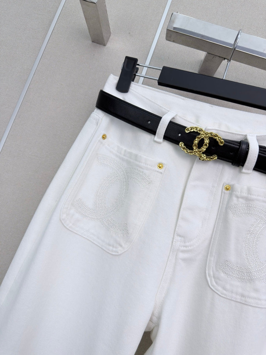 Wide-leg jeans with pockets
