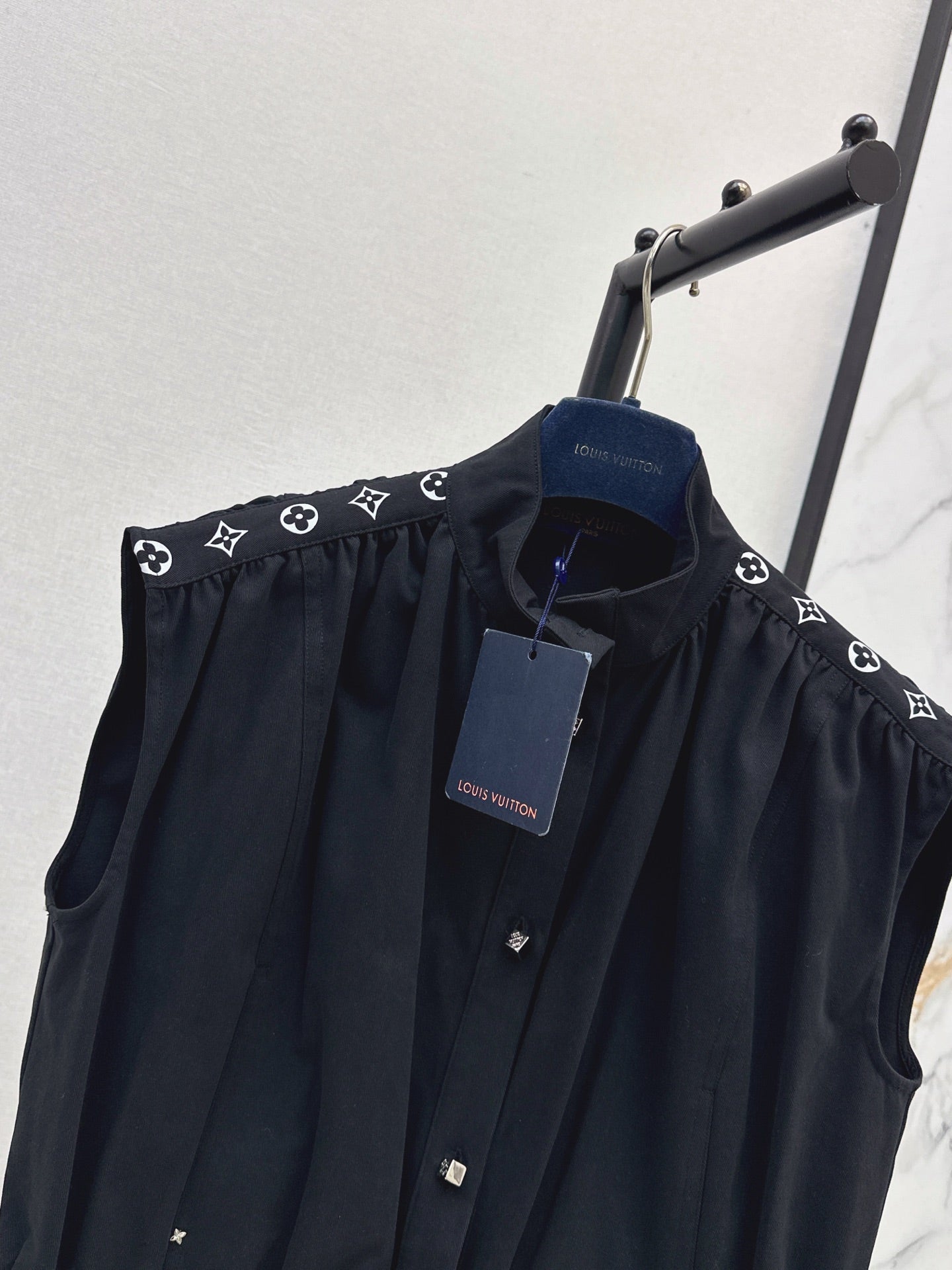 Louis Vuitton / 26 Early Autumn New Vest