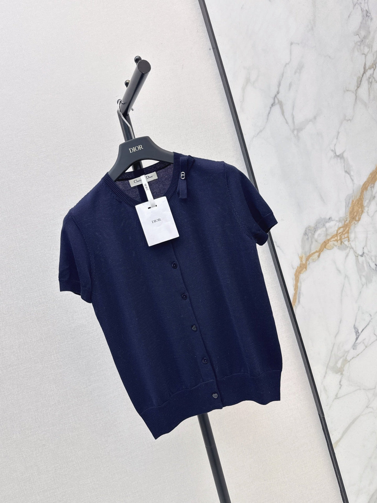 Short-sleeved knit top with a bow-accented round neck