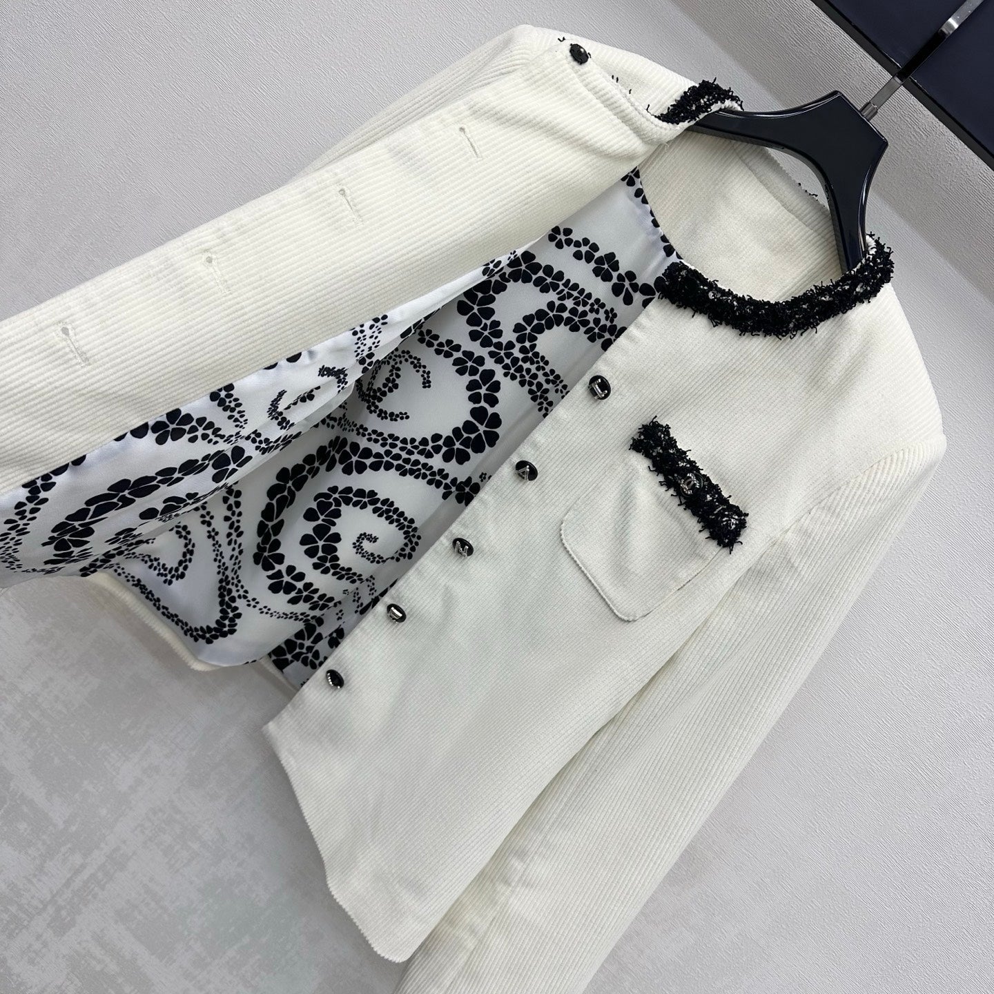 Raw-edge corduroy jacket