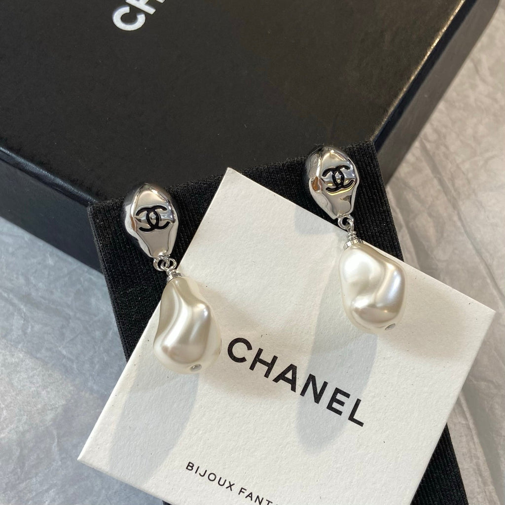 Silver Baroque Pearl Earrings