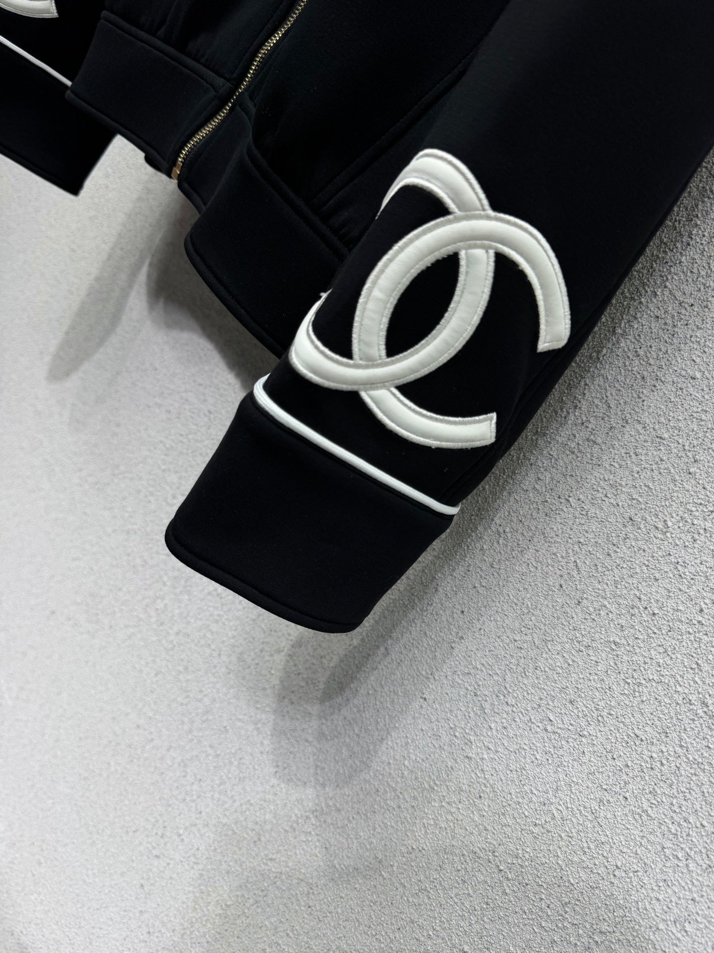 Casual matching set with a bold logo.