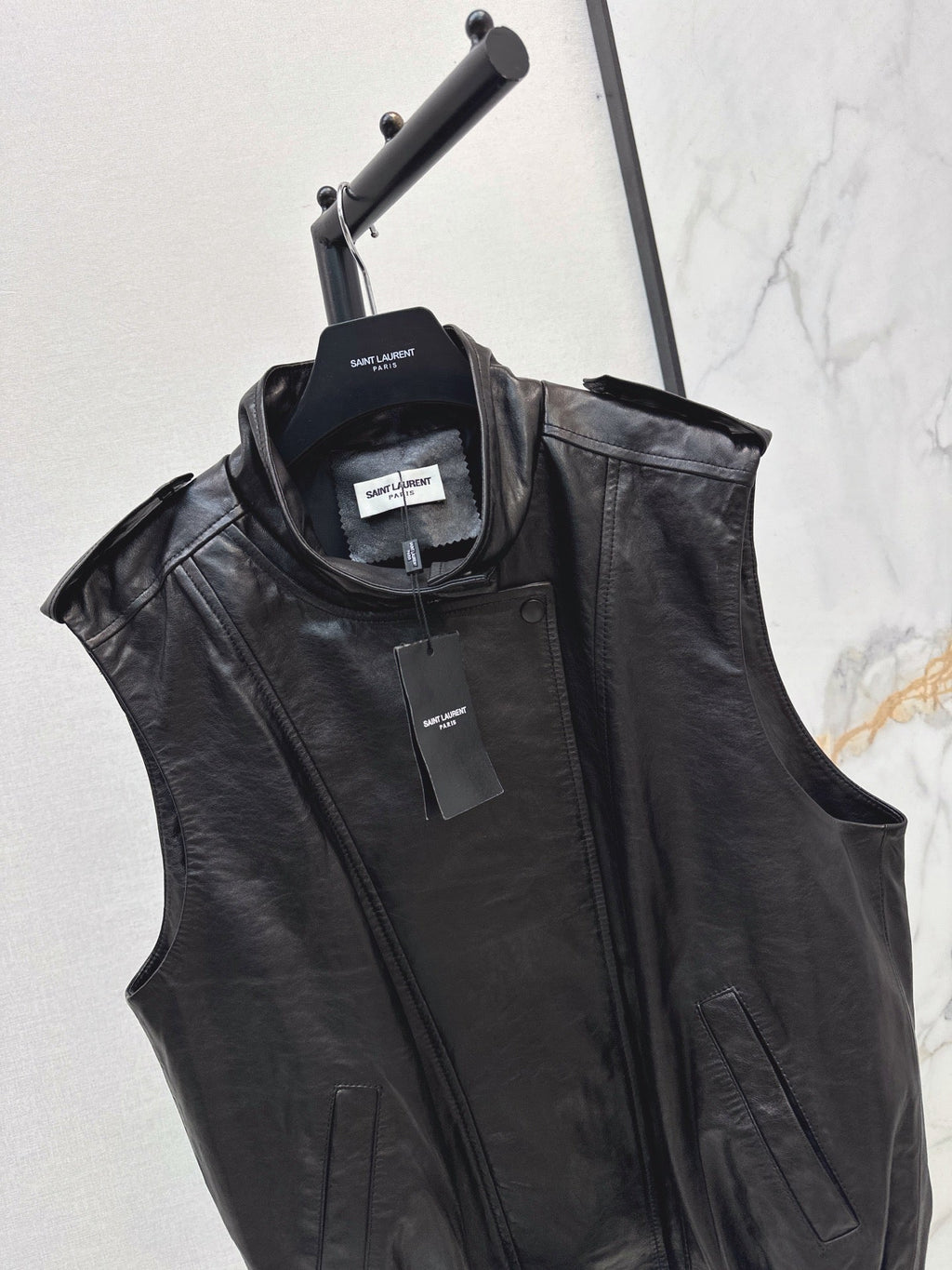 Yves Saint Laurent/26 Early Spring Latest Leather Vest