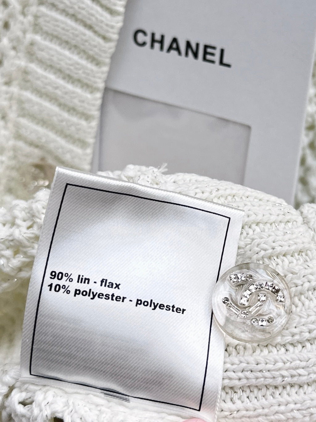 Chanel / 26 Early Autumn Latest Hollow Knit Cardigan