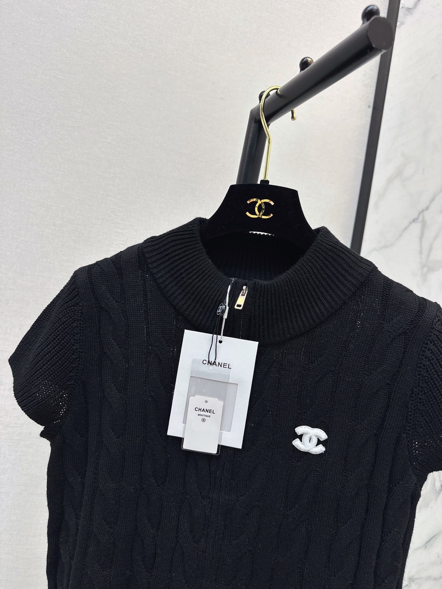 Chanel / 26 Early Autumn Latest Knit Short-Sleeve Cardigan